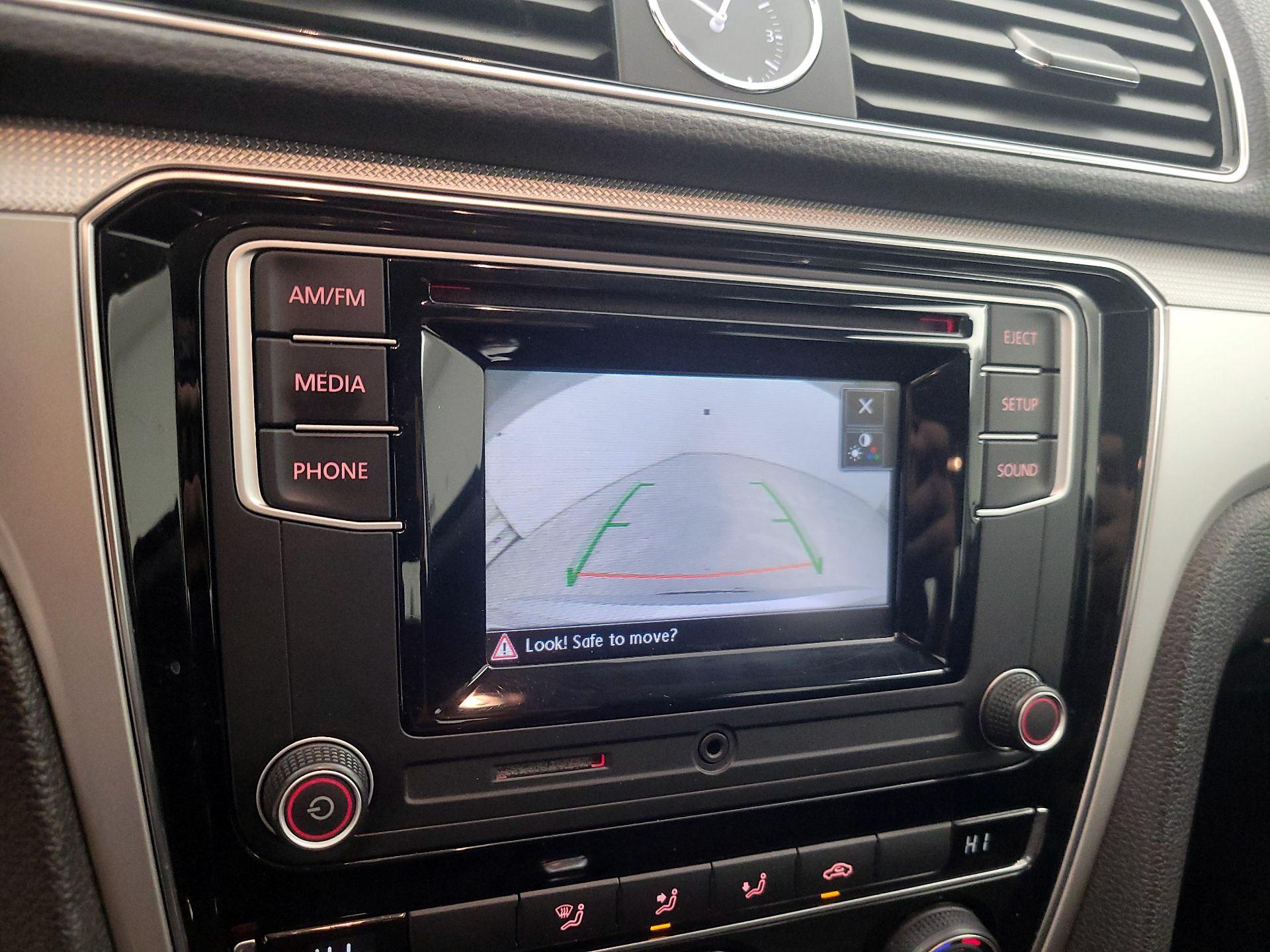 Thumbnail: 2016 Volkswagen Passat - 14