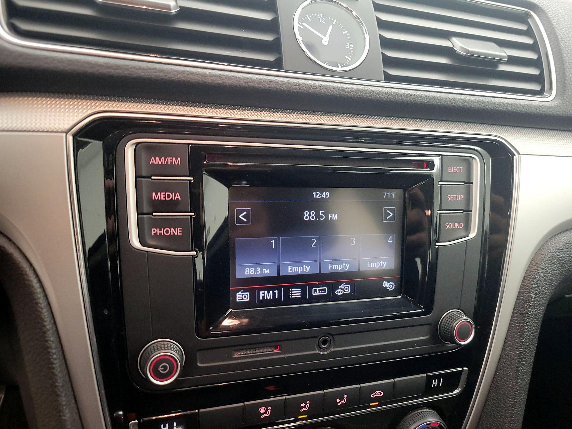 Thumbnail: 2016 Volkswagen Passat - 15