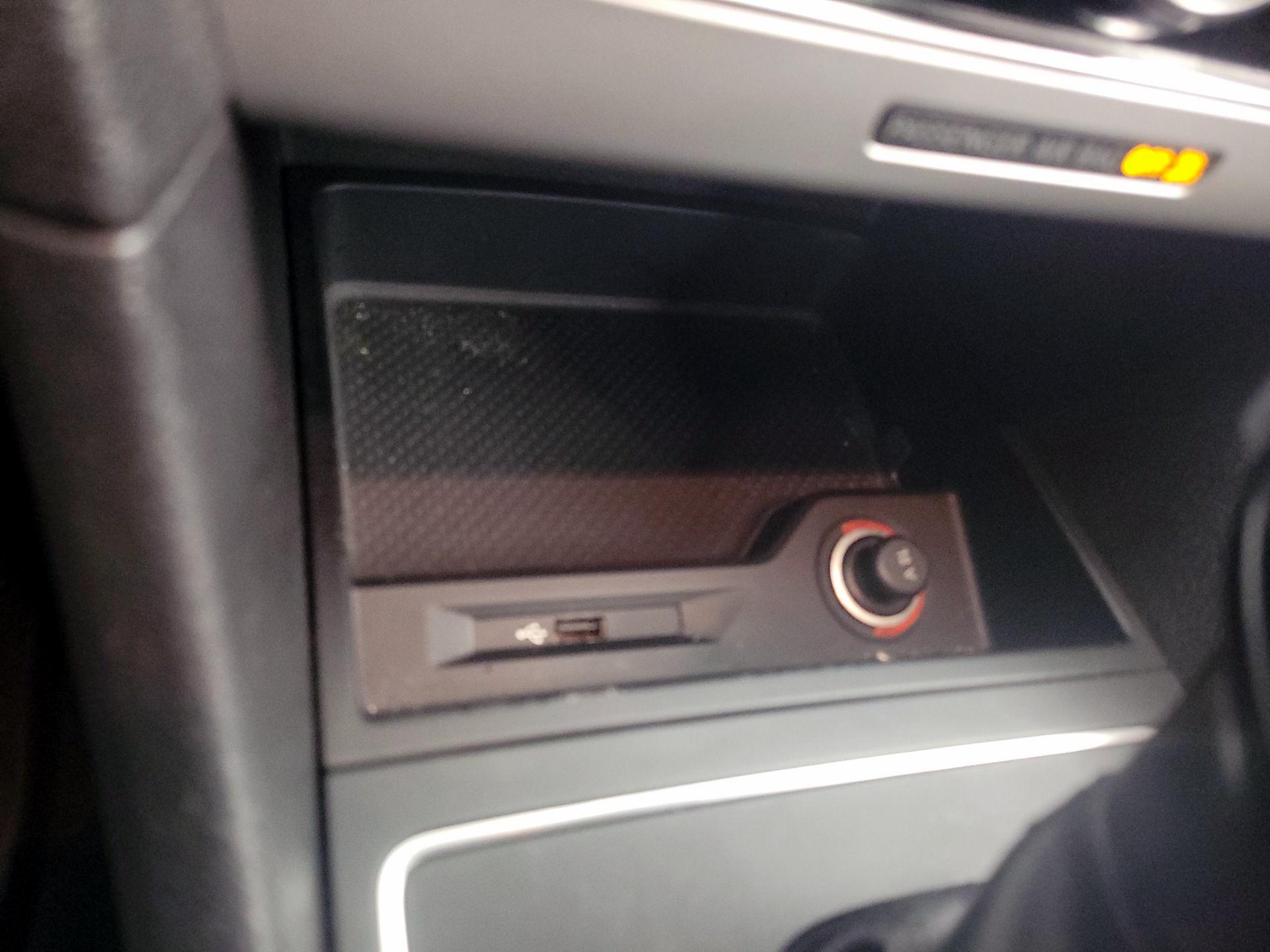 Thumbnail: 2016 Volkswagen Passat - 18