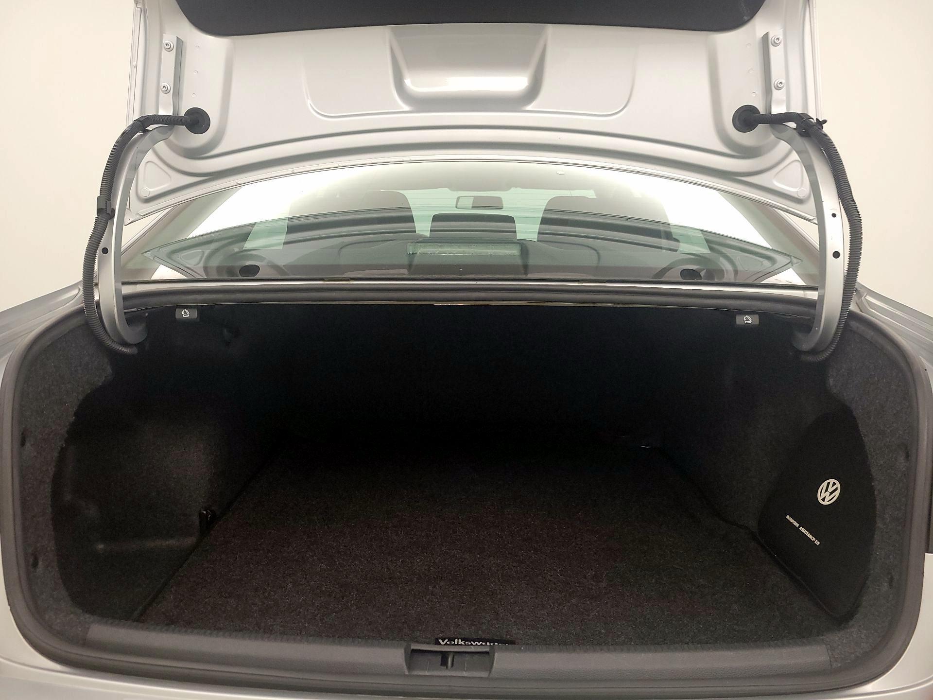 Thumbnail: 2016 Volkswagen Passat - 20