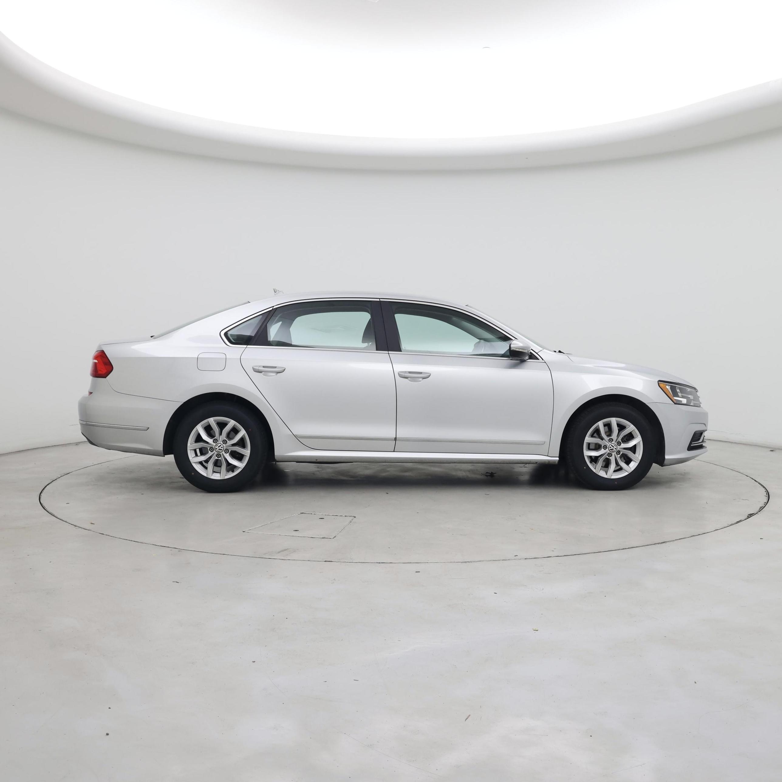 Thumbnail: 2016 Volkswagen Passat - 7