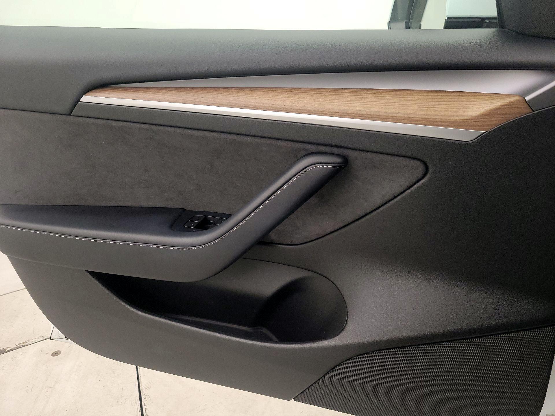 Thumbnail: 2023 Tesla Model 3 - 12