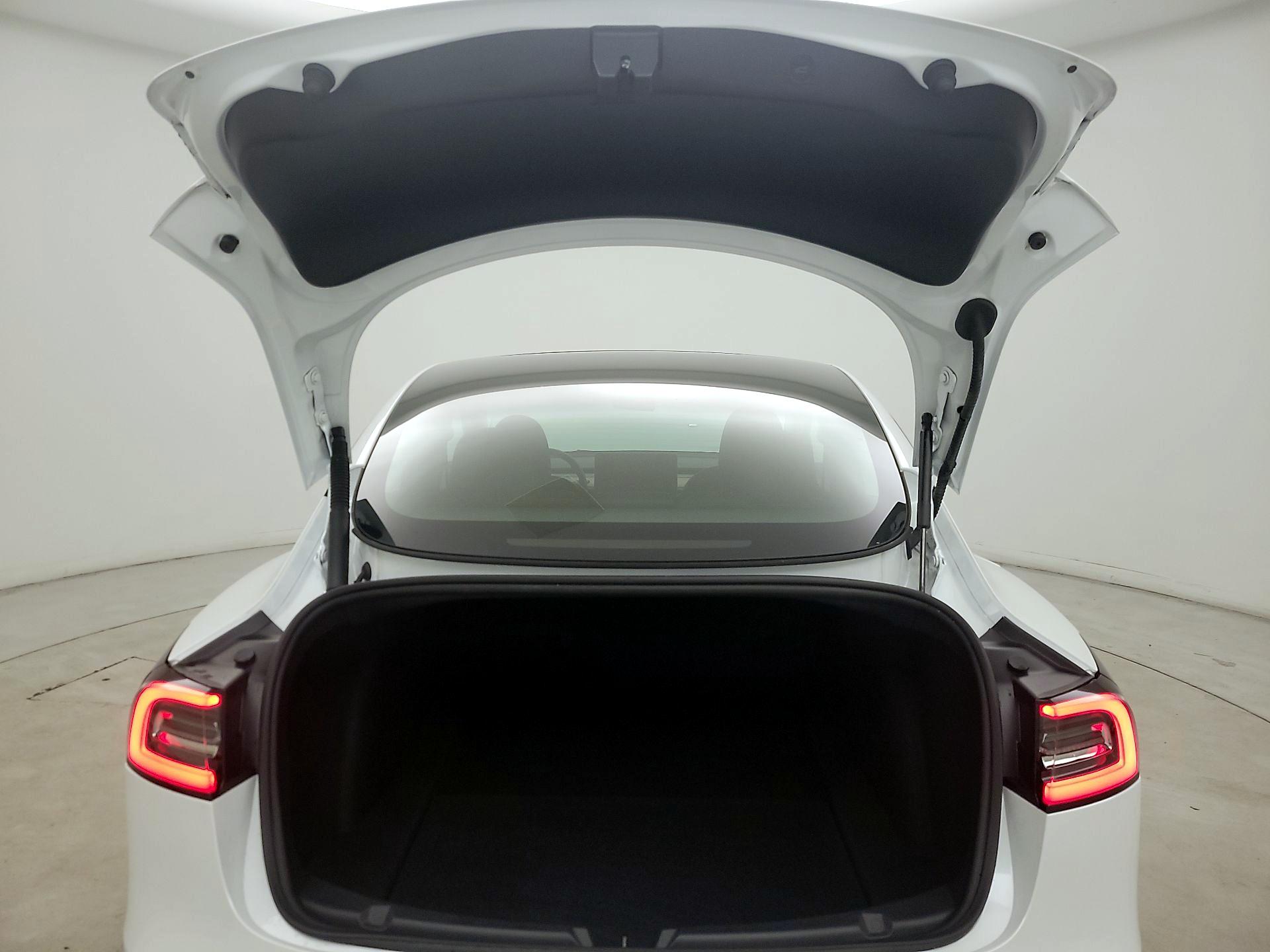 Thumbnail: 2023 Tesla Model 3 - 19