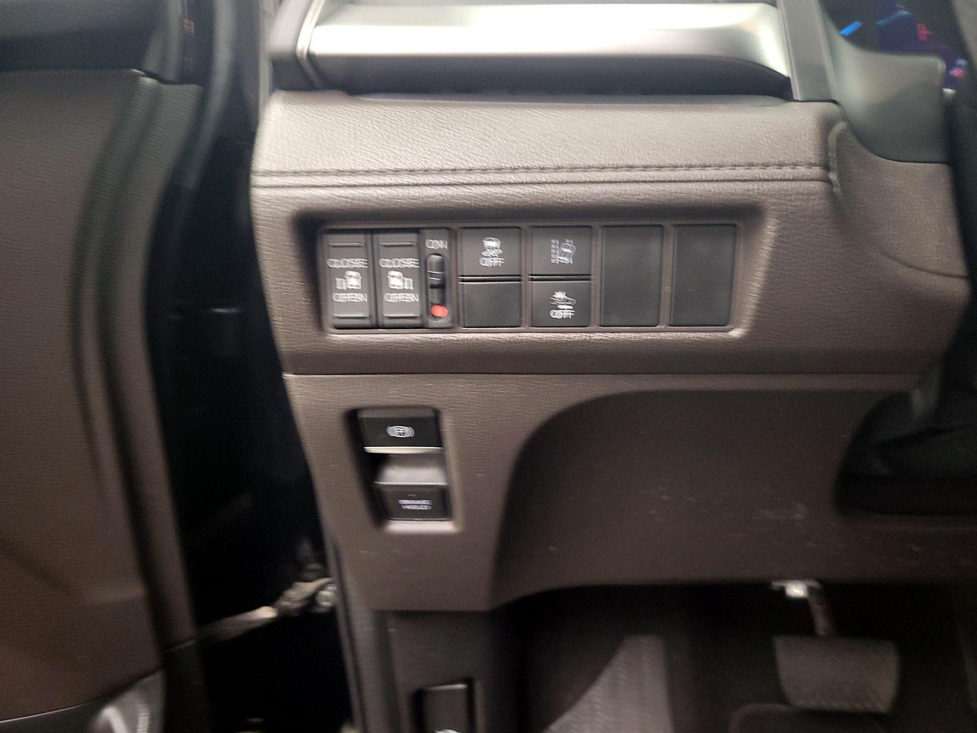 Thumbnail: 2018 Honda Odyssey - 13