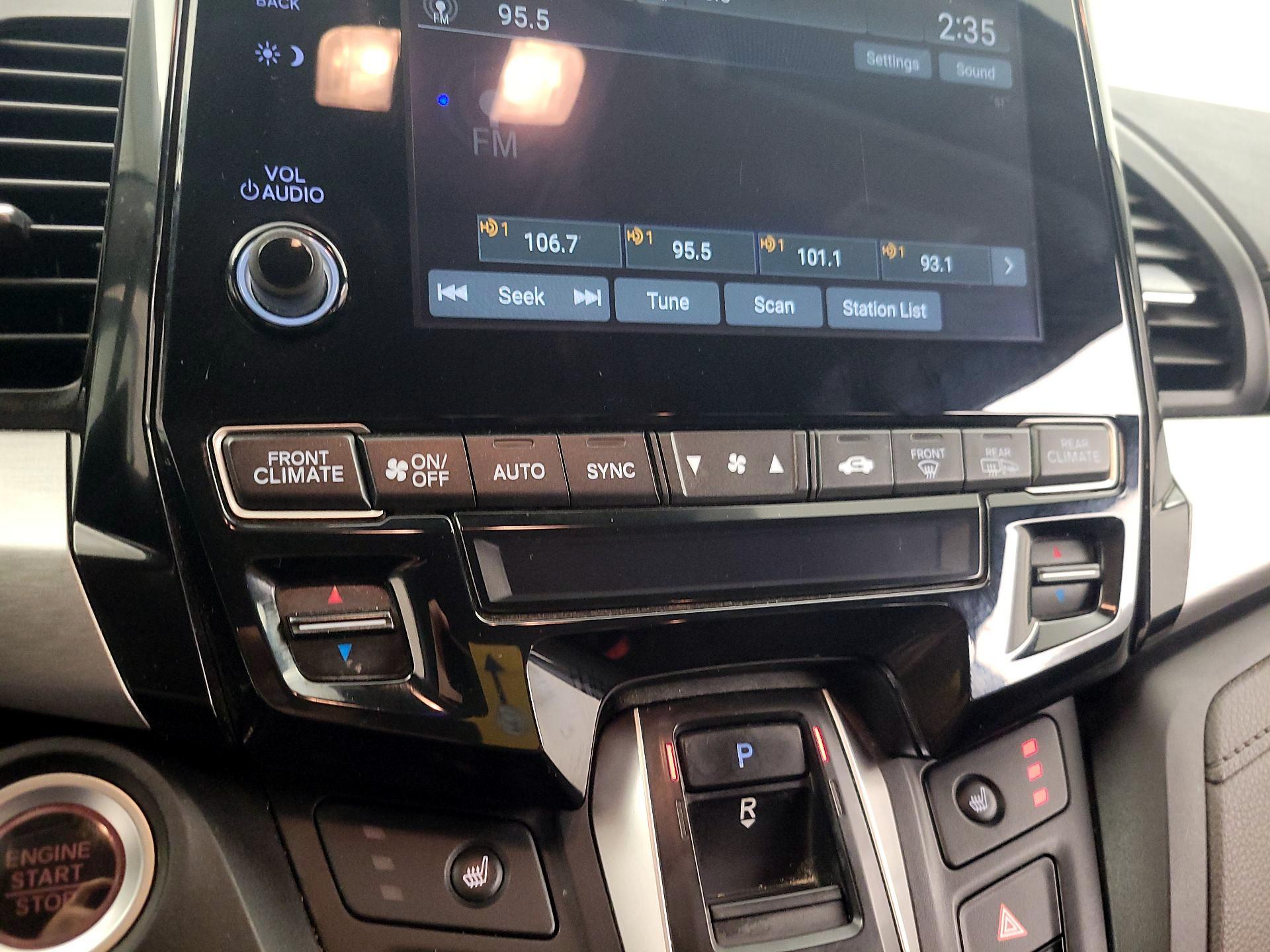 Thumbnail: 2018 Honda Odyssey - 16