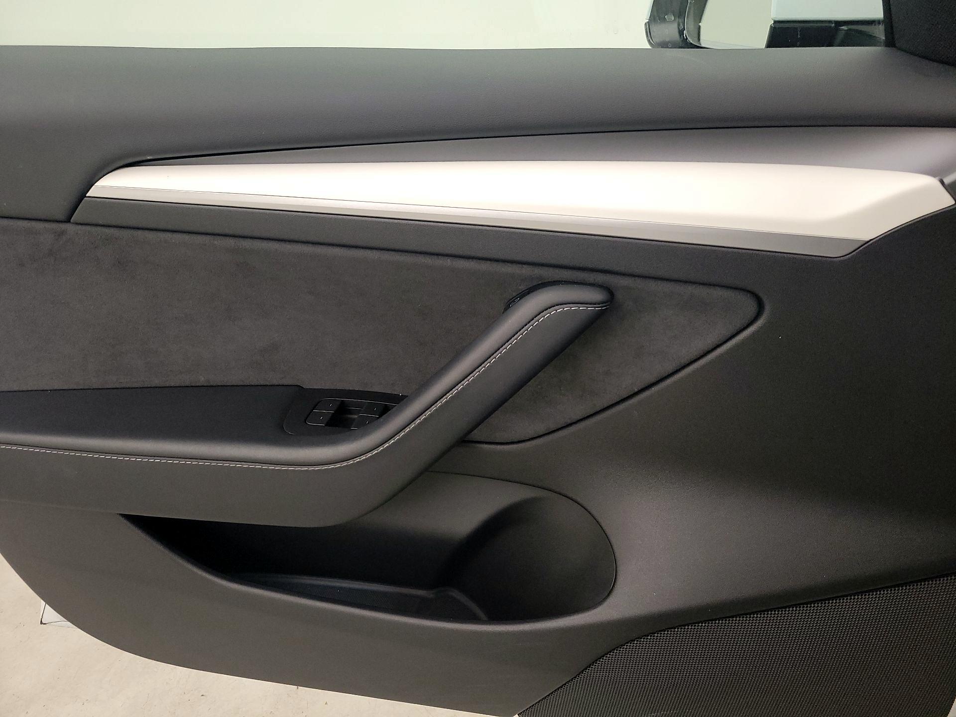 Thumbnail: 2022 Tesla Model 3 - 12