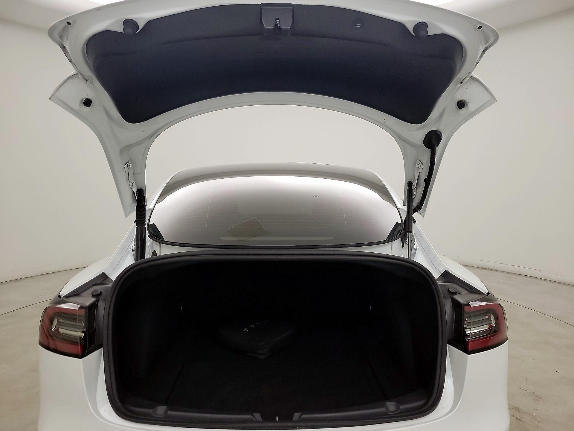 Thumbnail: 2022 Tesla Model 3 - 19