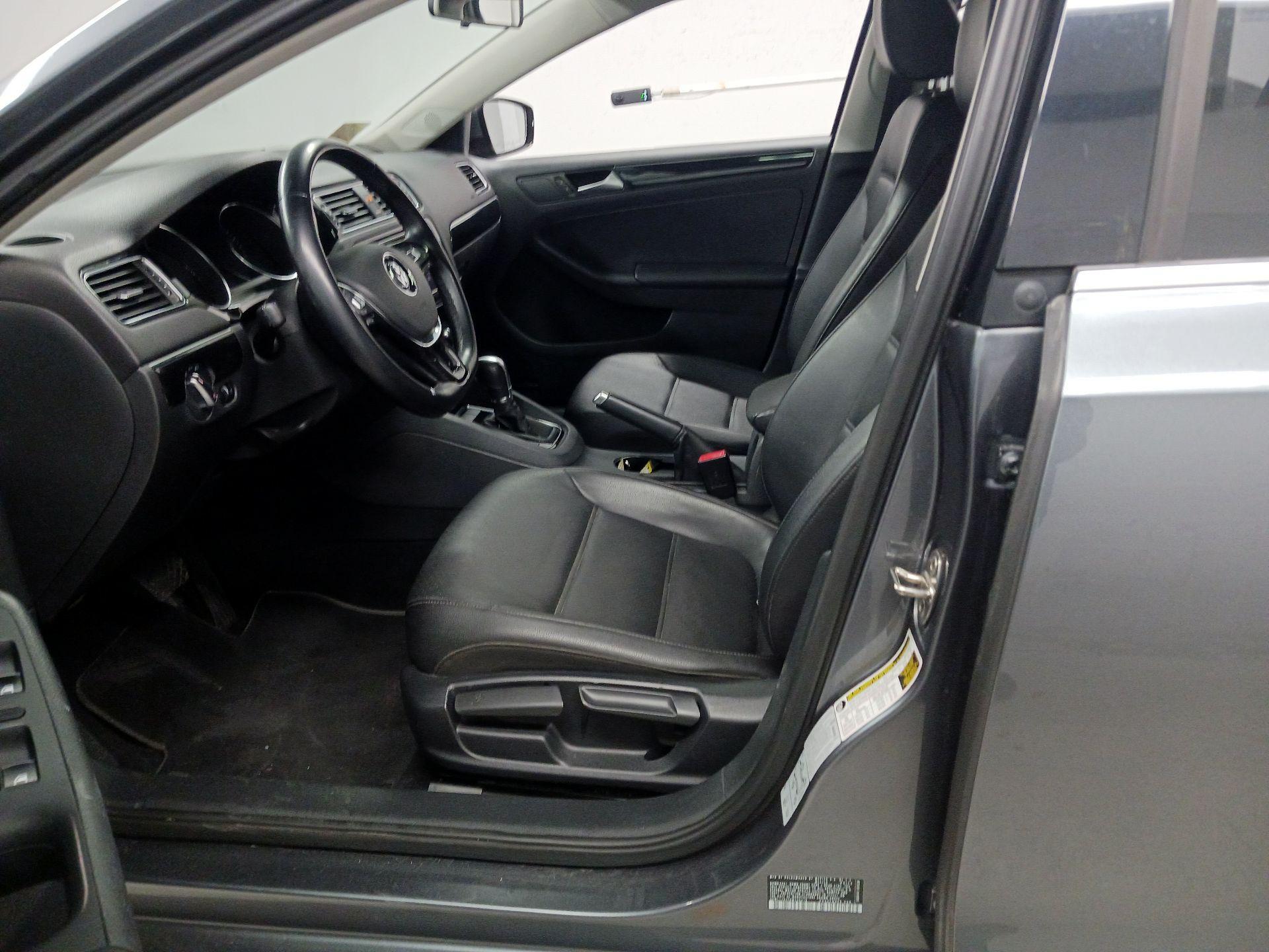 Thumbnail: 2016 Volkswagen Jetta - 9