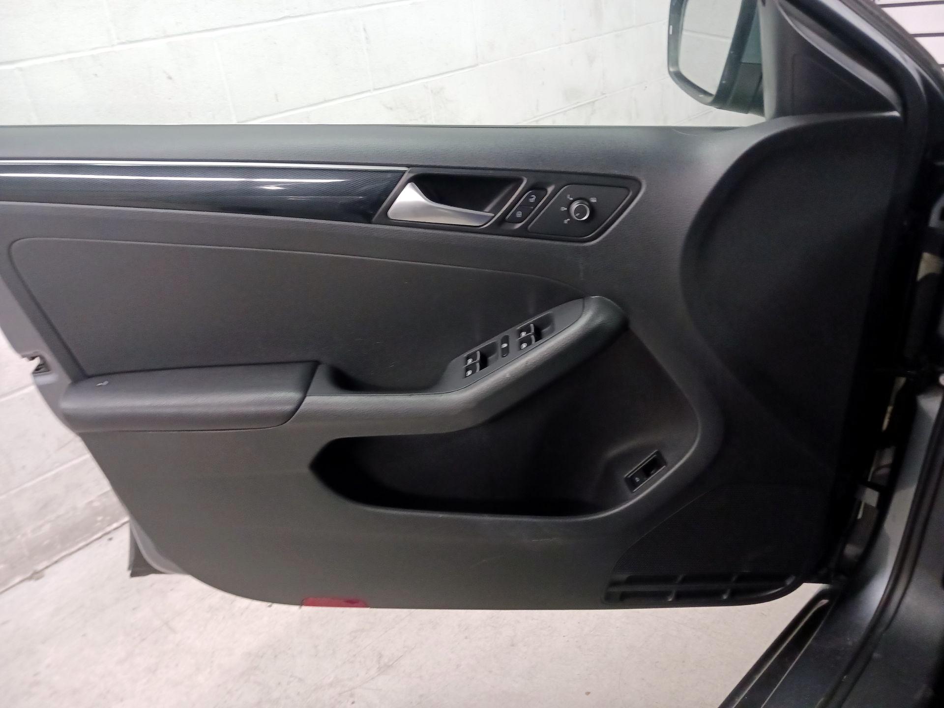 Thumbnail: 2016 Volkswagen Jetta - 10