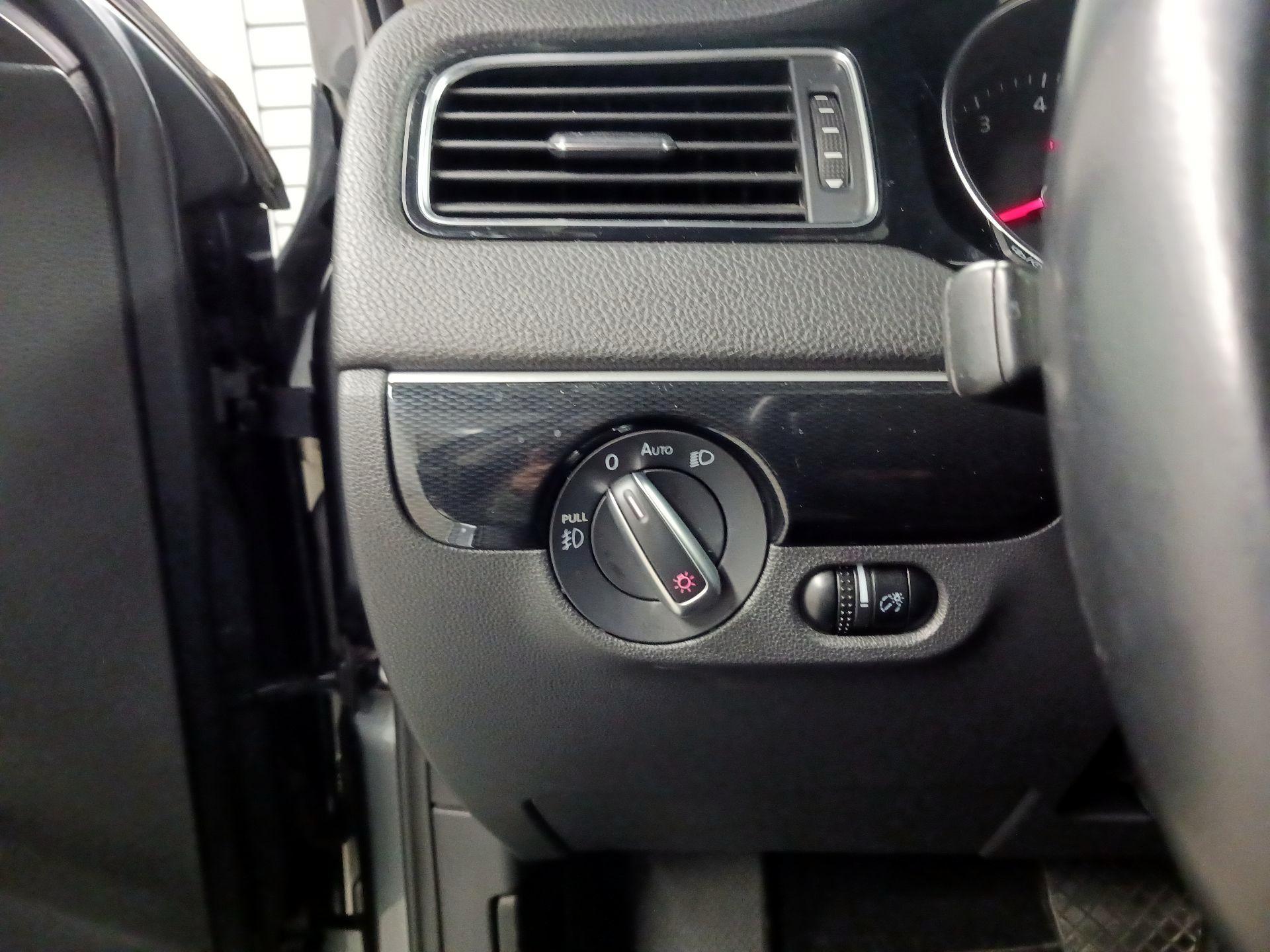 Thumbnail: 2016 Volkswagen Jetta - 11