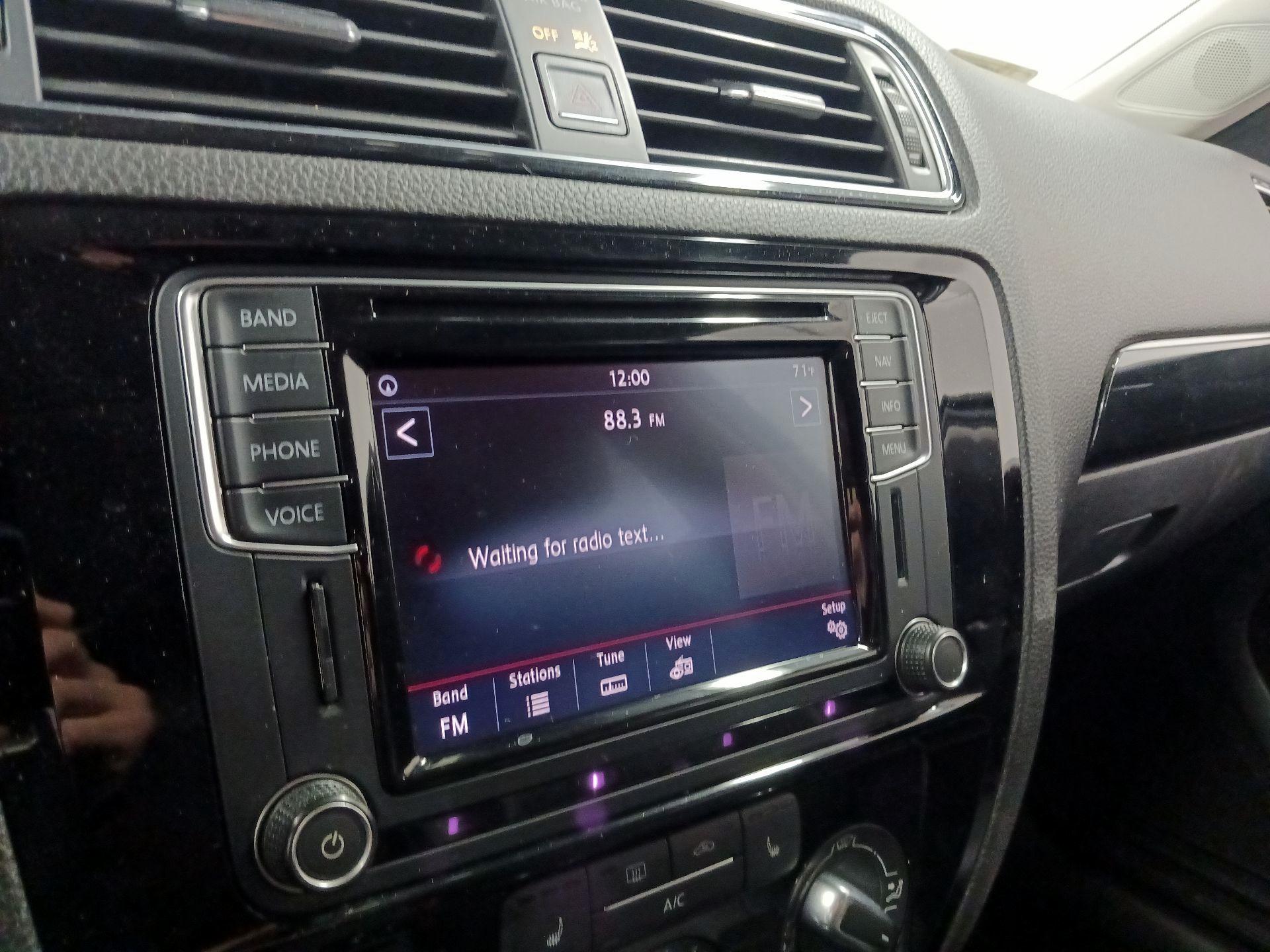 Thumbnail: 2016 Volkswagen Jetta - 14