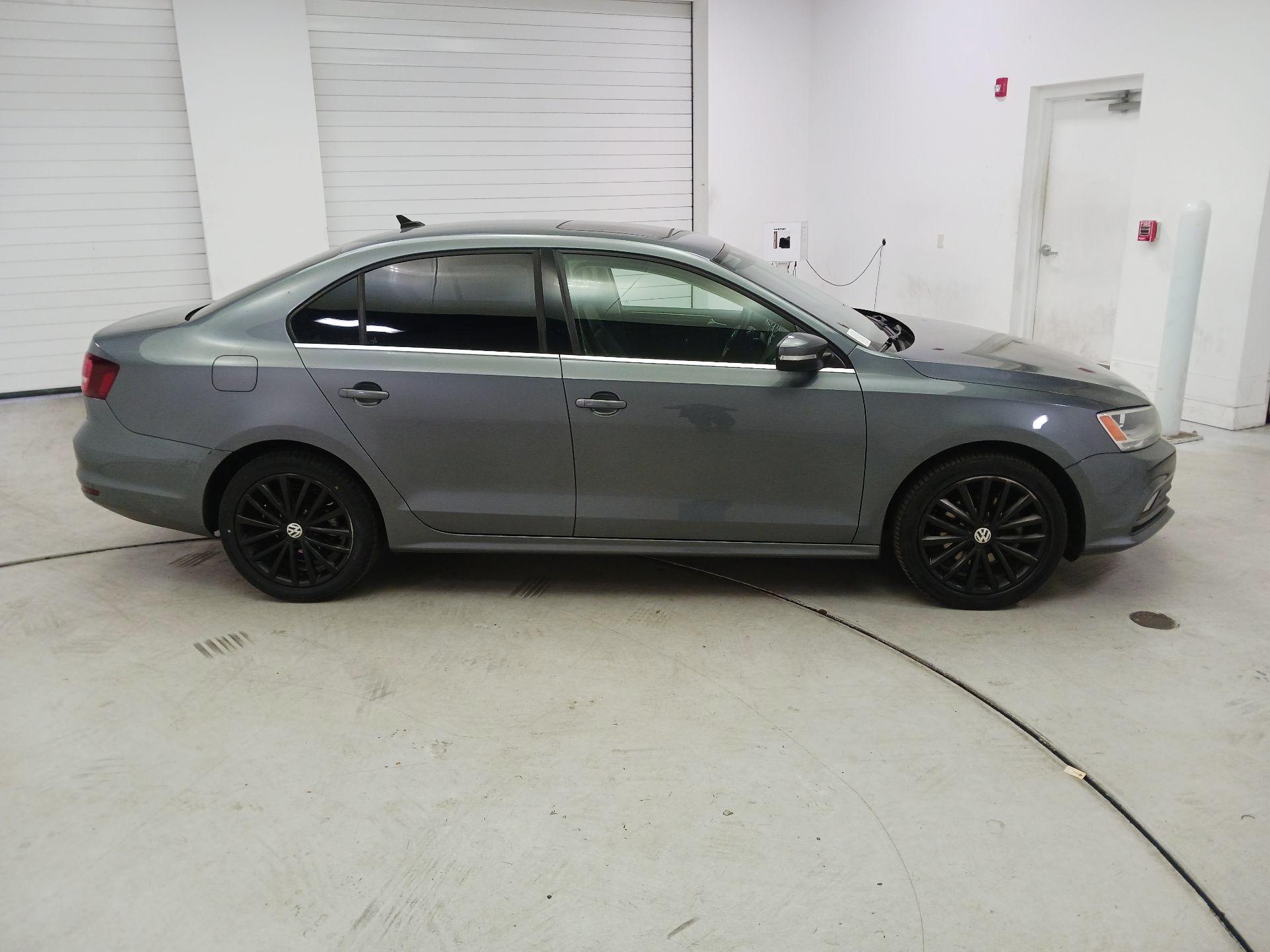 Thumbnail: 2016 Volkswagen Jetta - 4