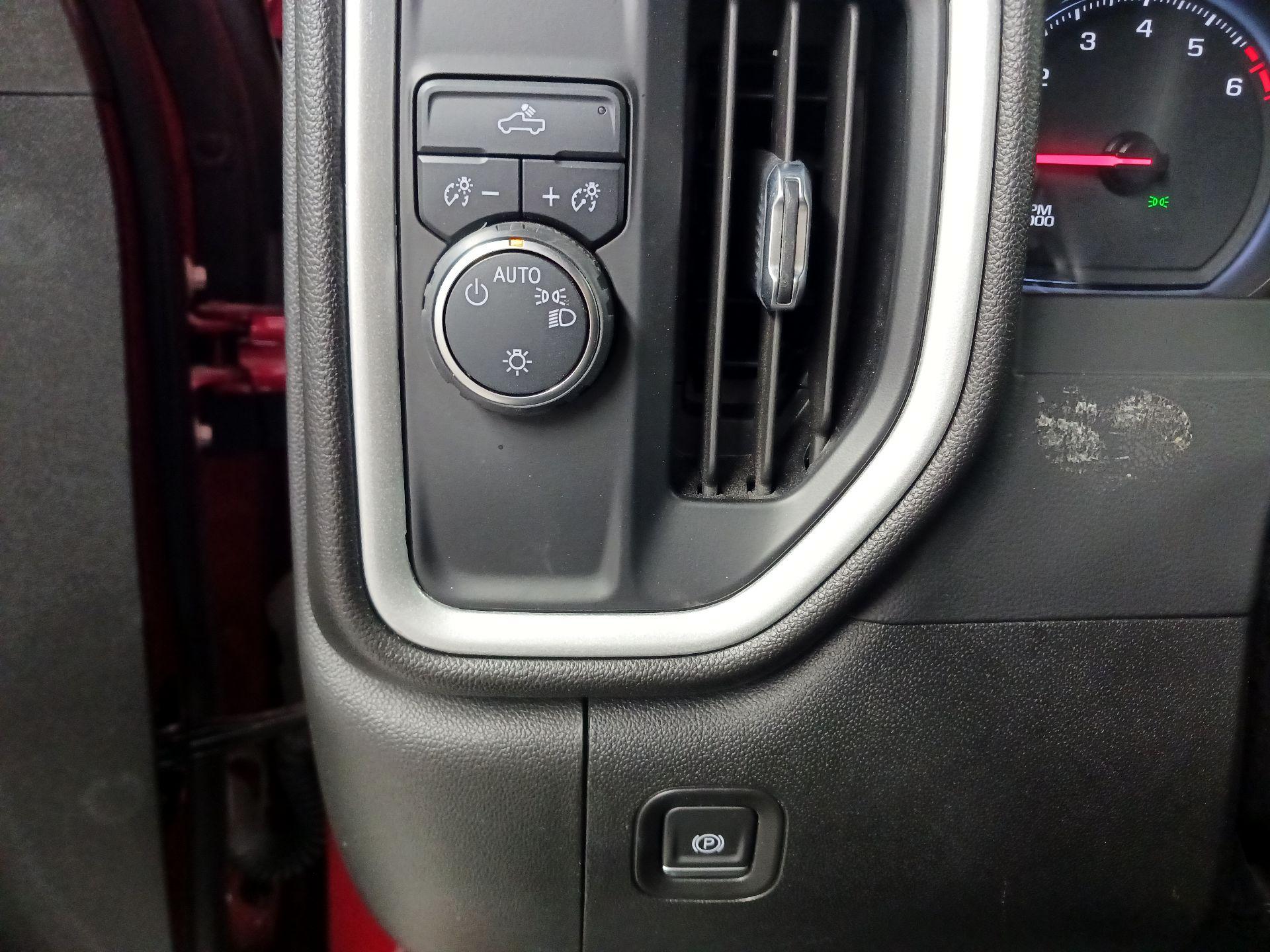 Thumbnail: 2021 Chevrolet Silverado 1500 - 13