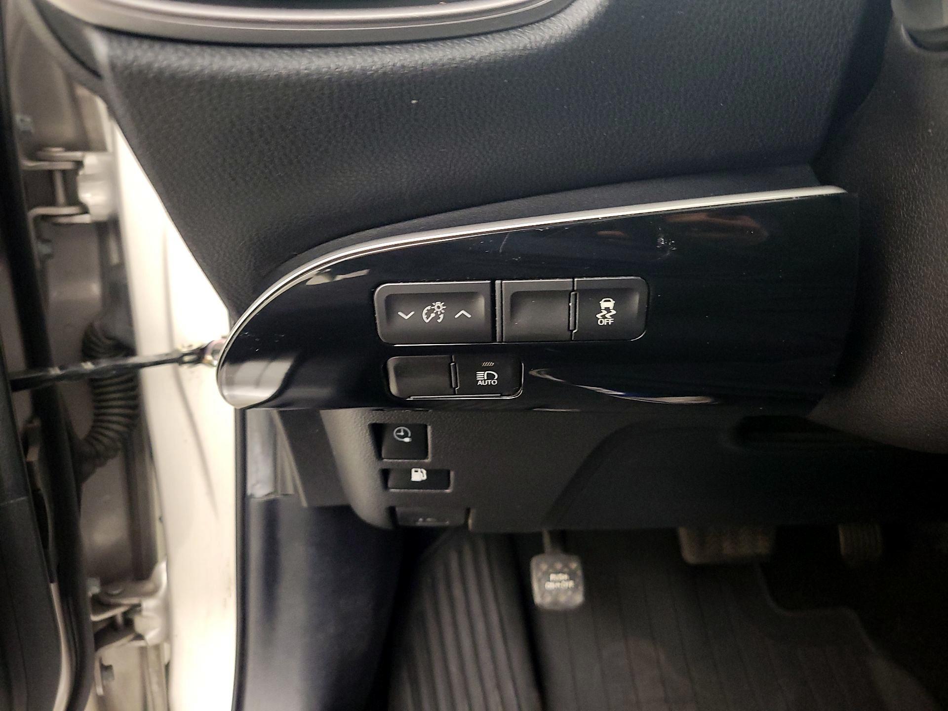 Thumbnail: 2021 Toyota Prius Prime - 13