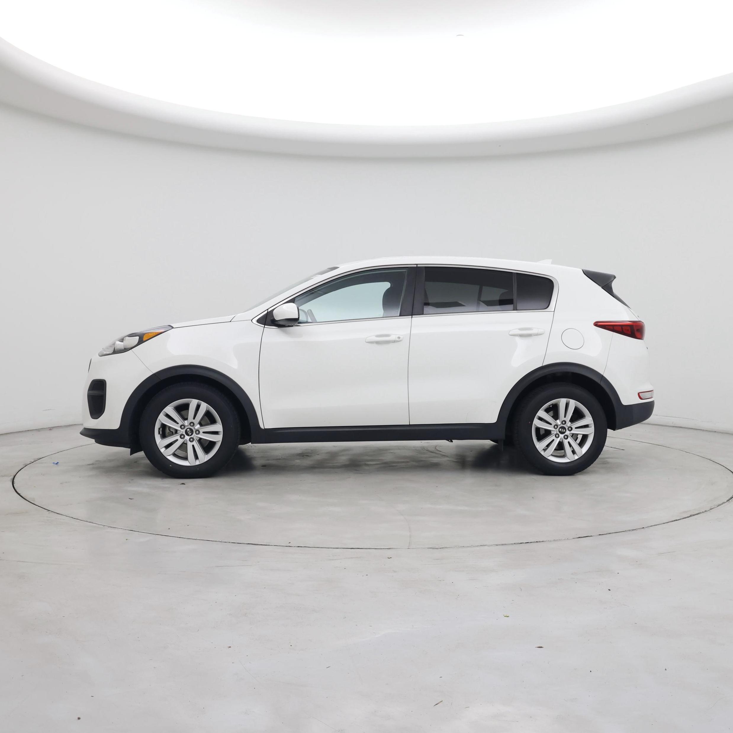 Thumbnail: 2017 Kia Sportage - 3