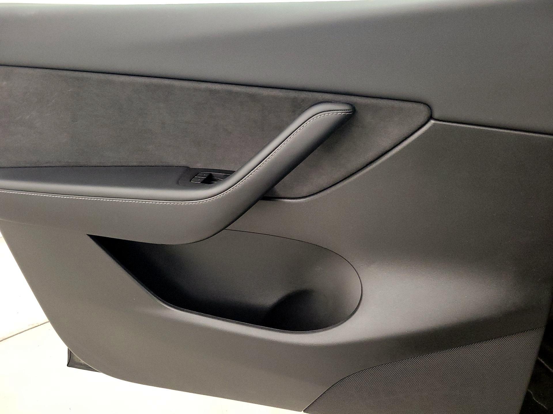 Thumbnail: 2022 Tesla Model Y - 12