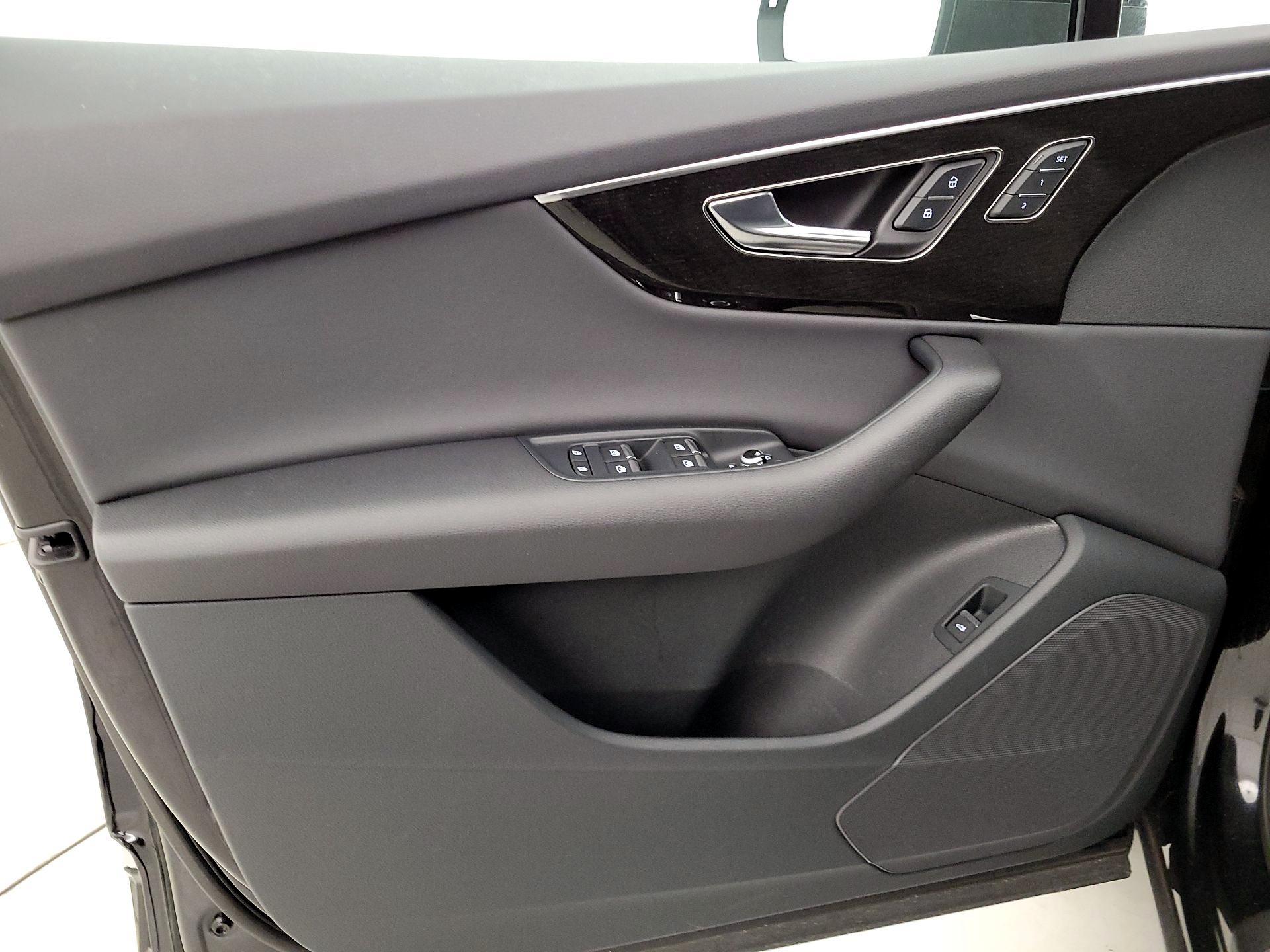 Thumbnail: 2023 Audi Q7 - 12