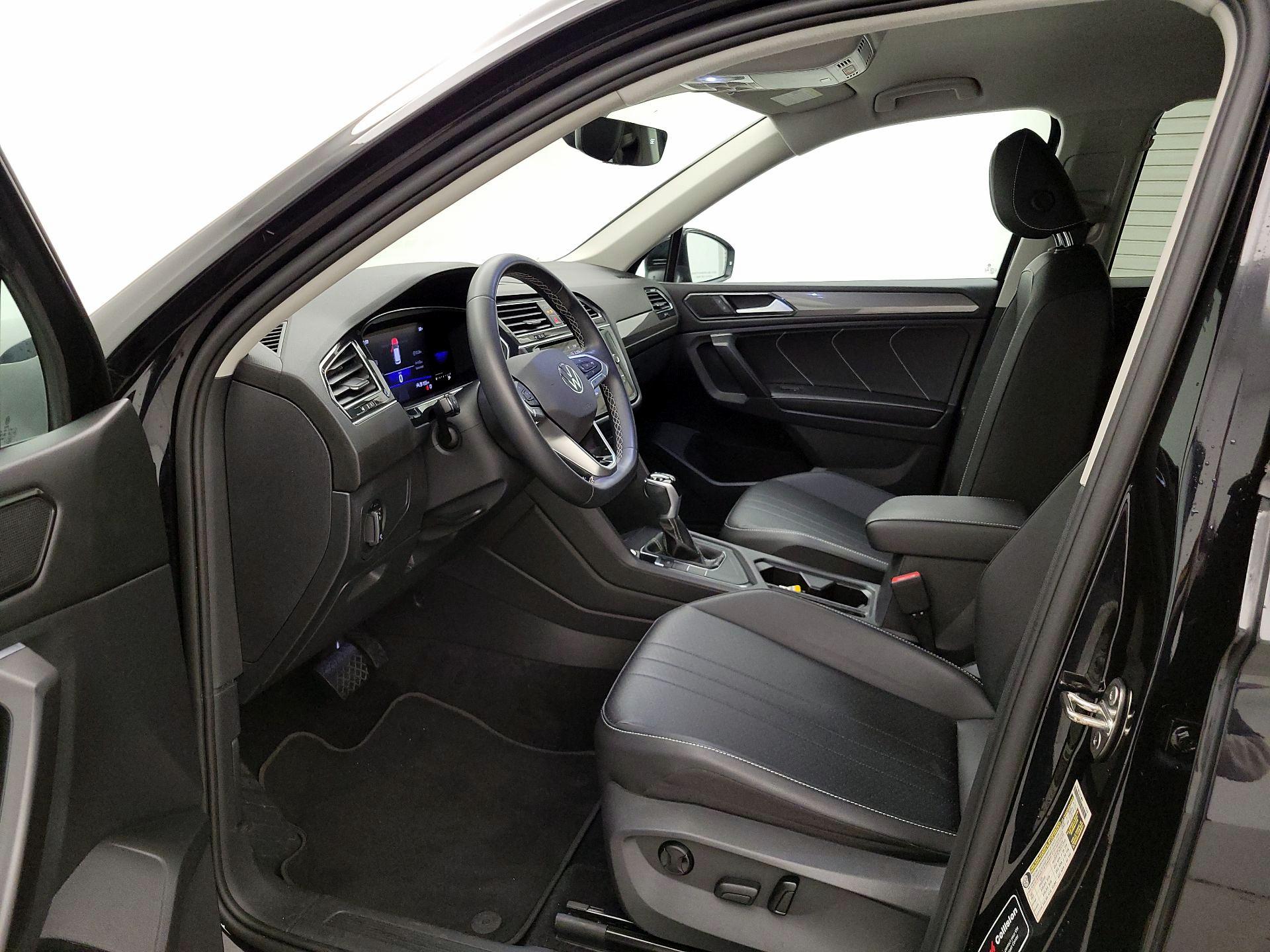 Thumbnail: 2023 Volkswagen Tiguan - 11