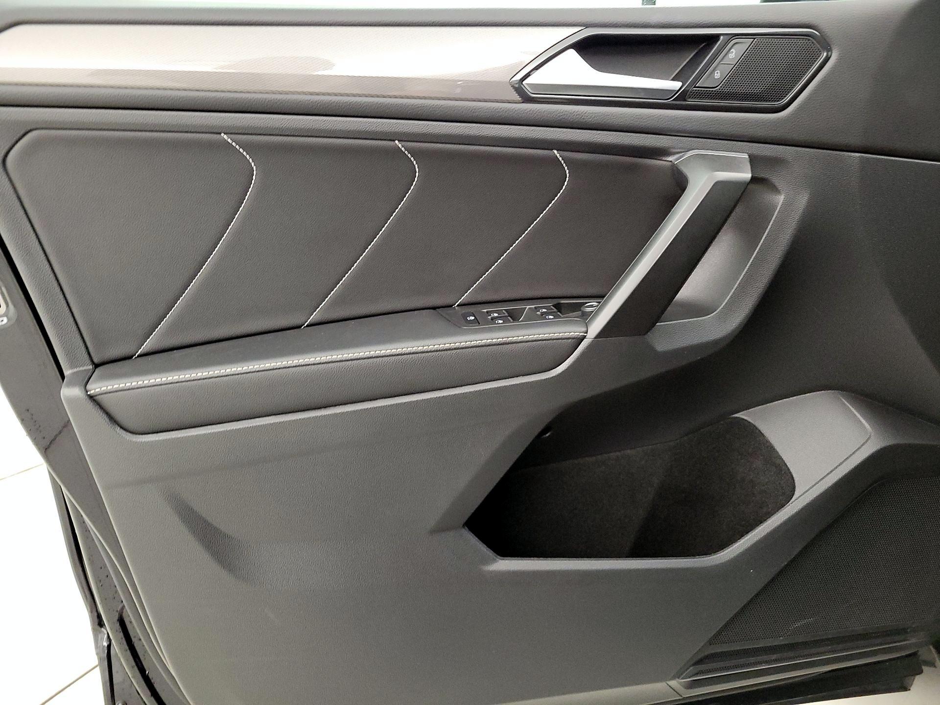 Thumbnail: 2023 Volkswagen Tiguan - 12