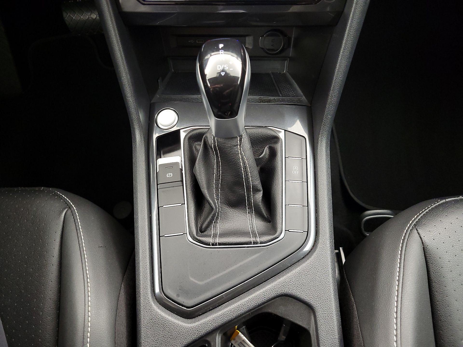 Thumbnail: 2023 Volkswagen Tiguan - 17