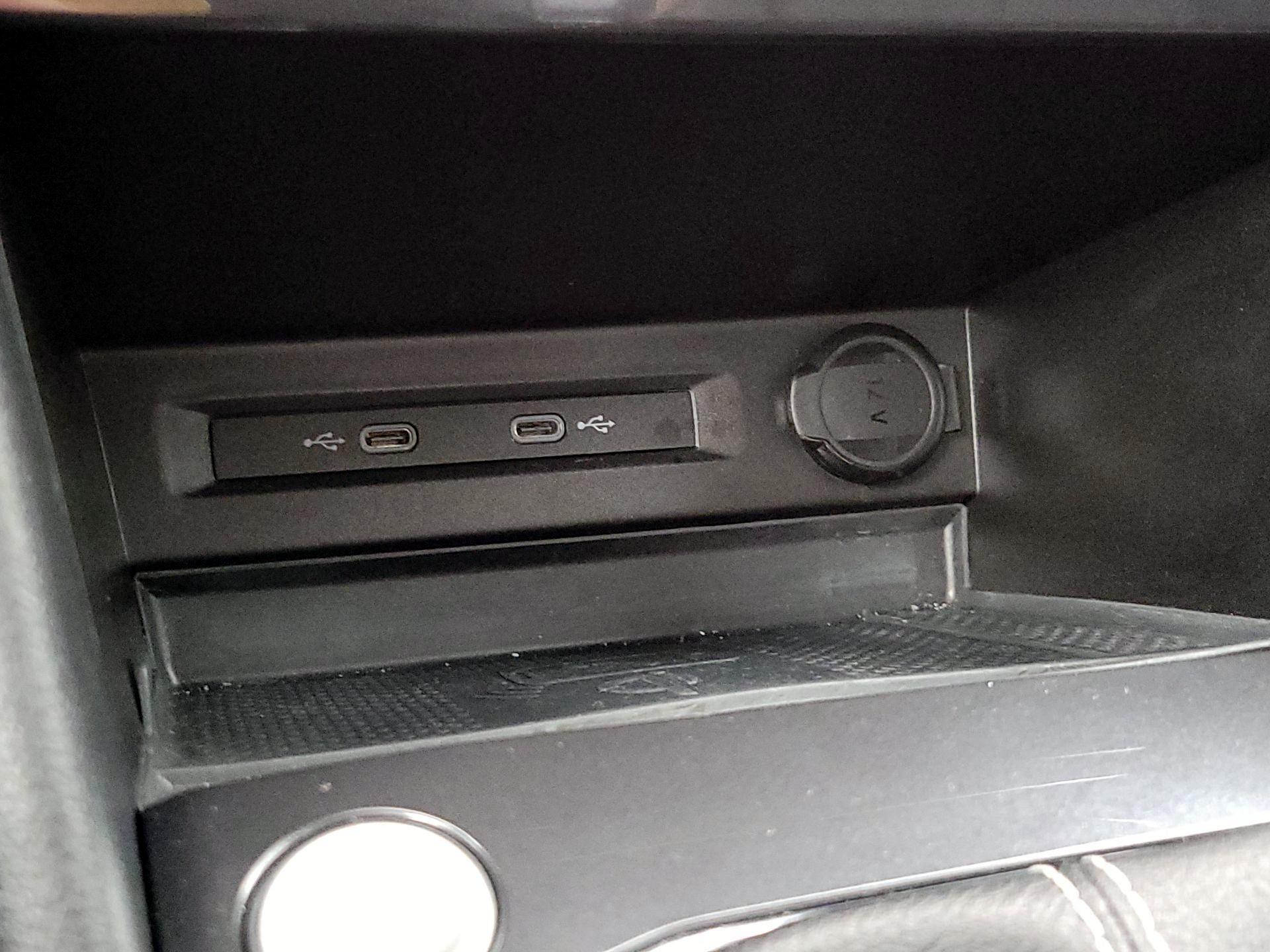 Thumbnail: 2023 Volkswagen Tiguan - 18