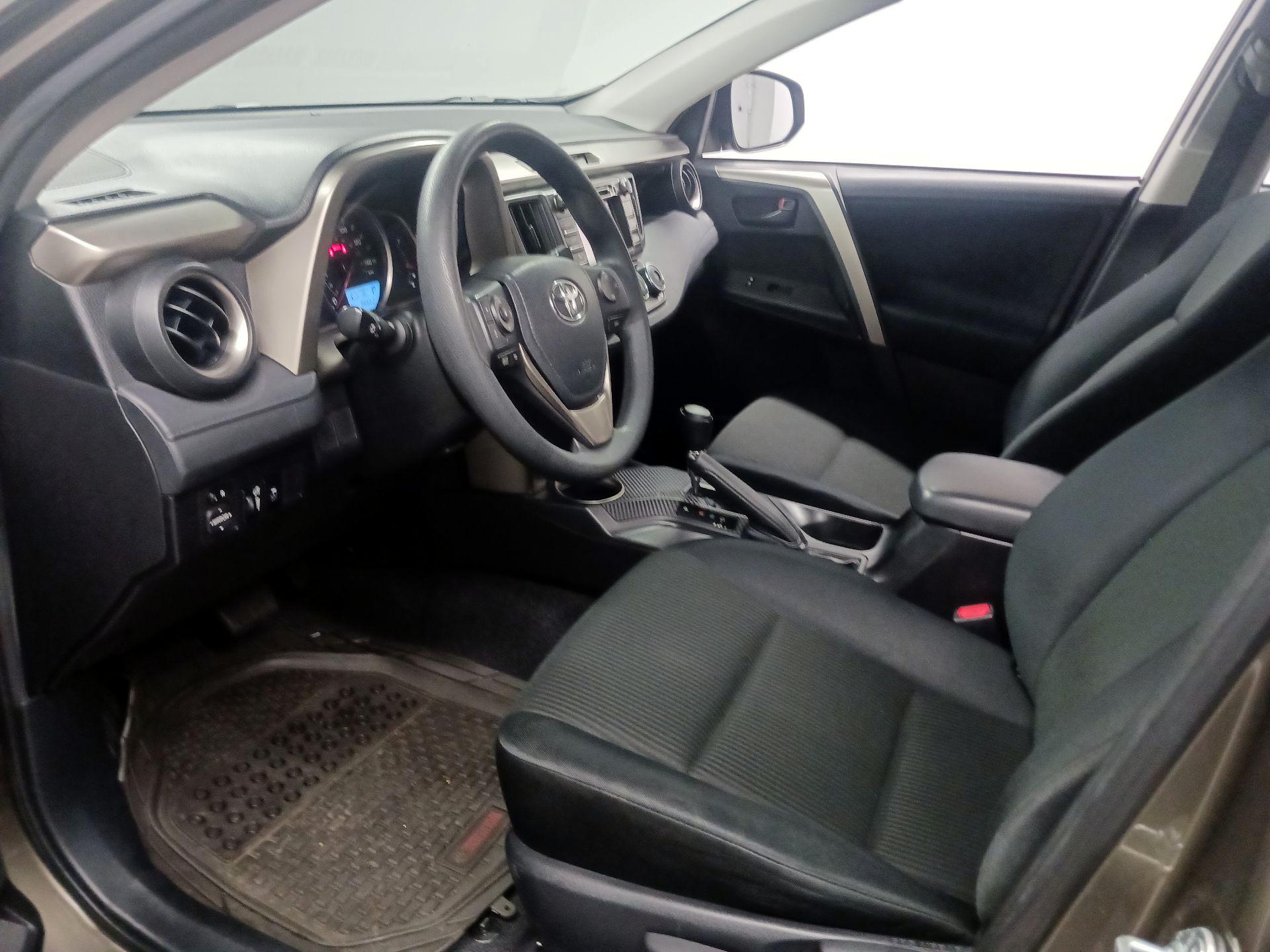 Thumbnail: 2015 Toyota RAV4 - 9