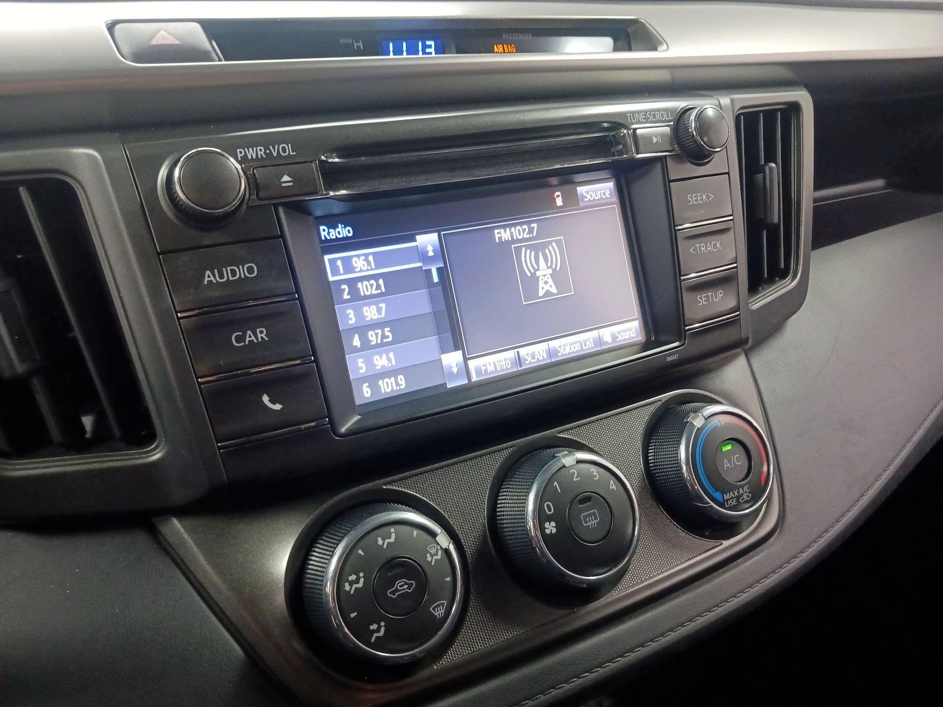 Thumbnail: 2015 Toyota RAV4 - 12