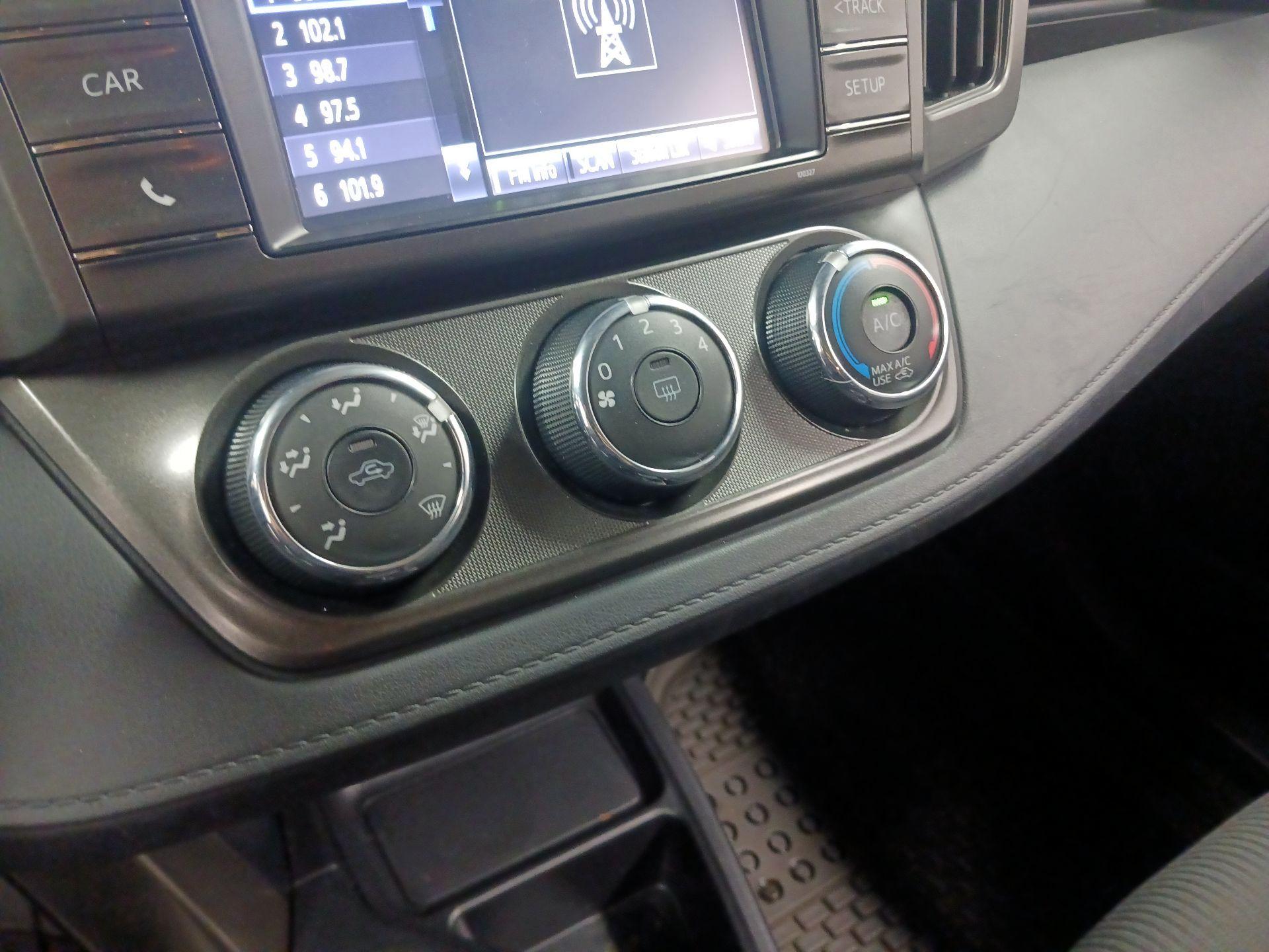 Thumbnail: 2015 Toyota RAV4 - 13