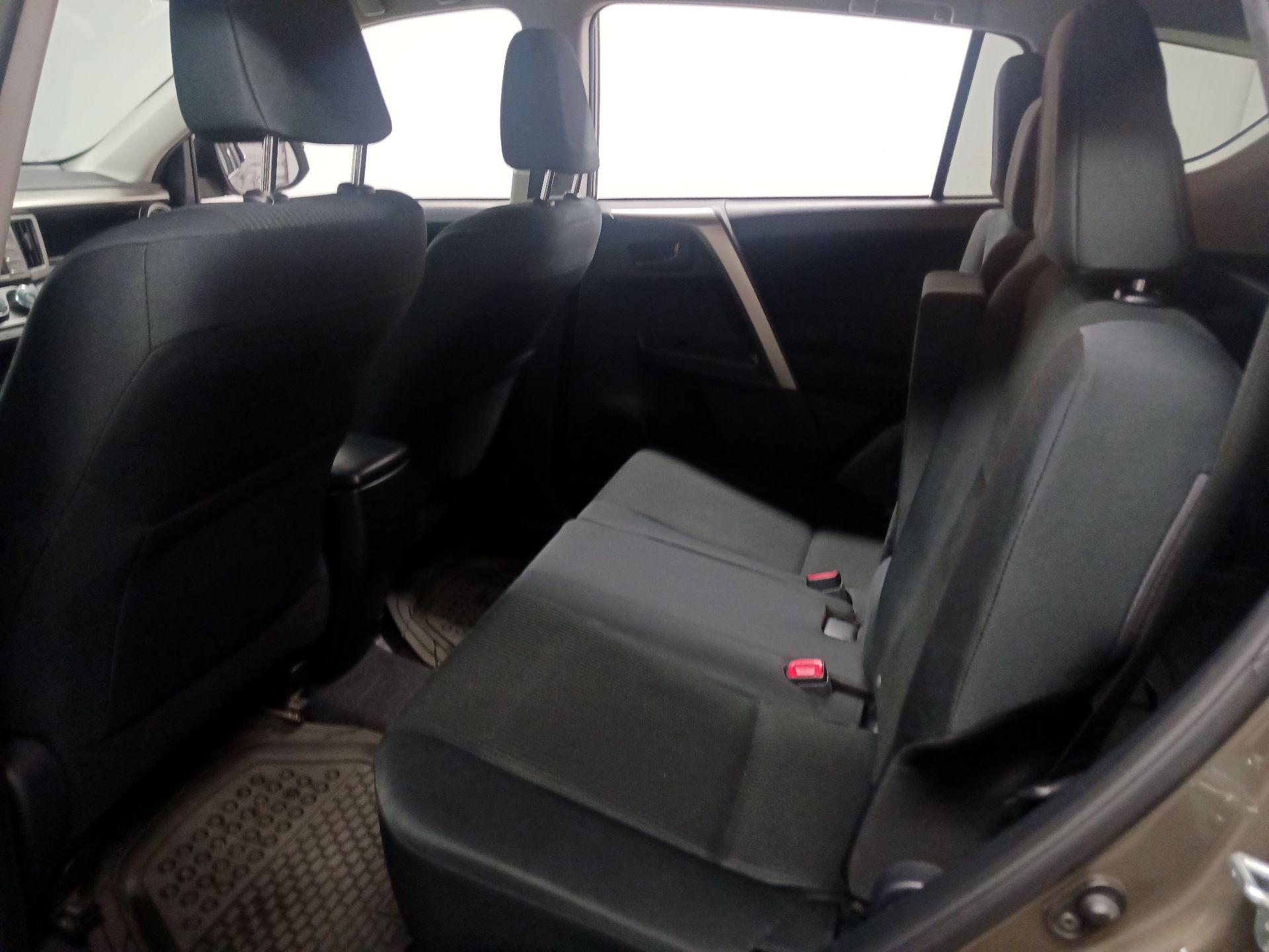 Thumbnail: 2015 Toyota RAV4 - 15