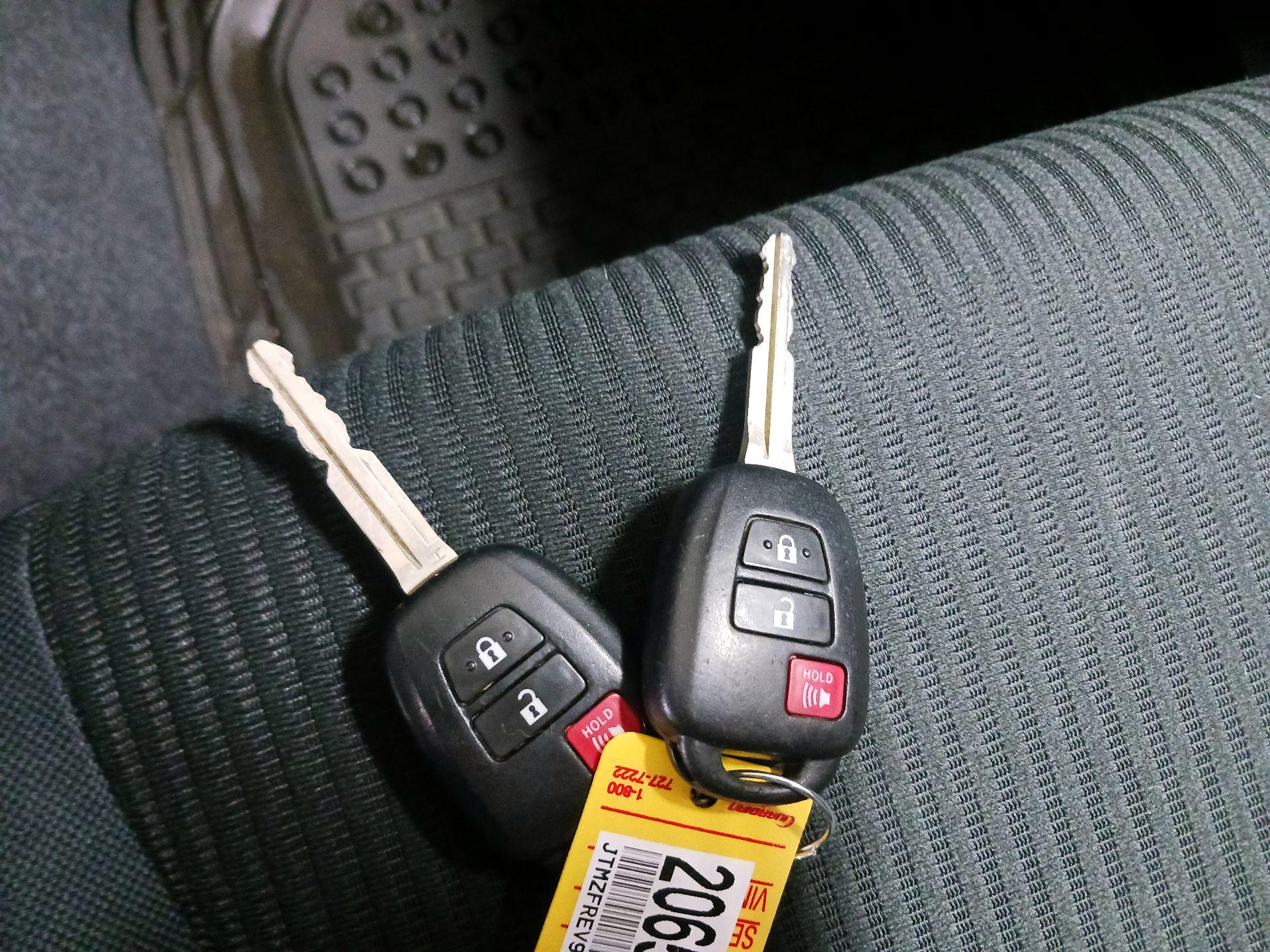 Thumbnail: 2015 Toyota RAV4 - 18