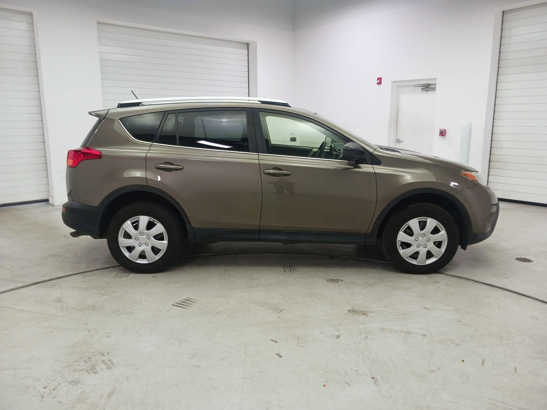 Thumbnail: 2015 Toyota RAV4 - 4