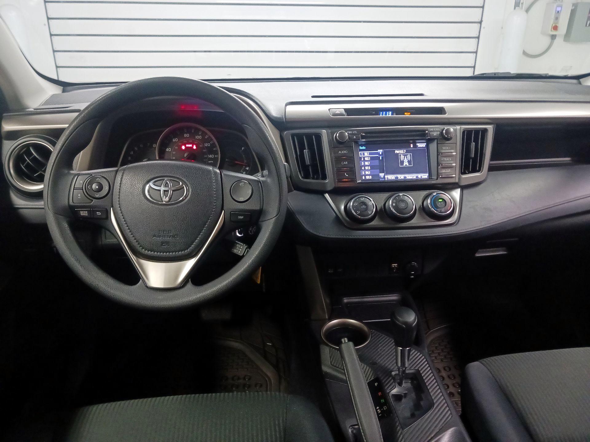 Thumbnail: 2015 Toyota RAV4 - 8