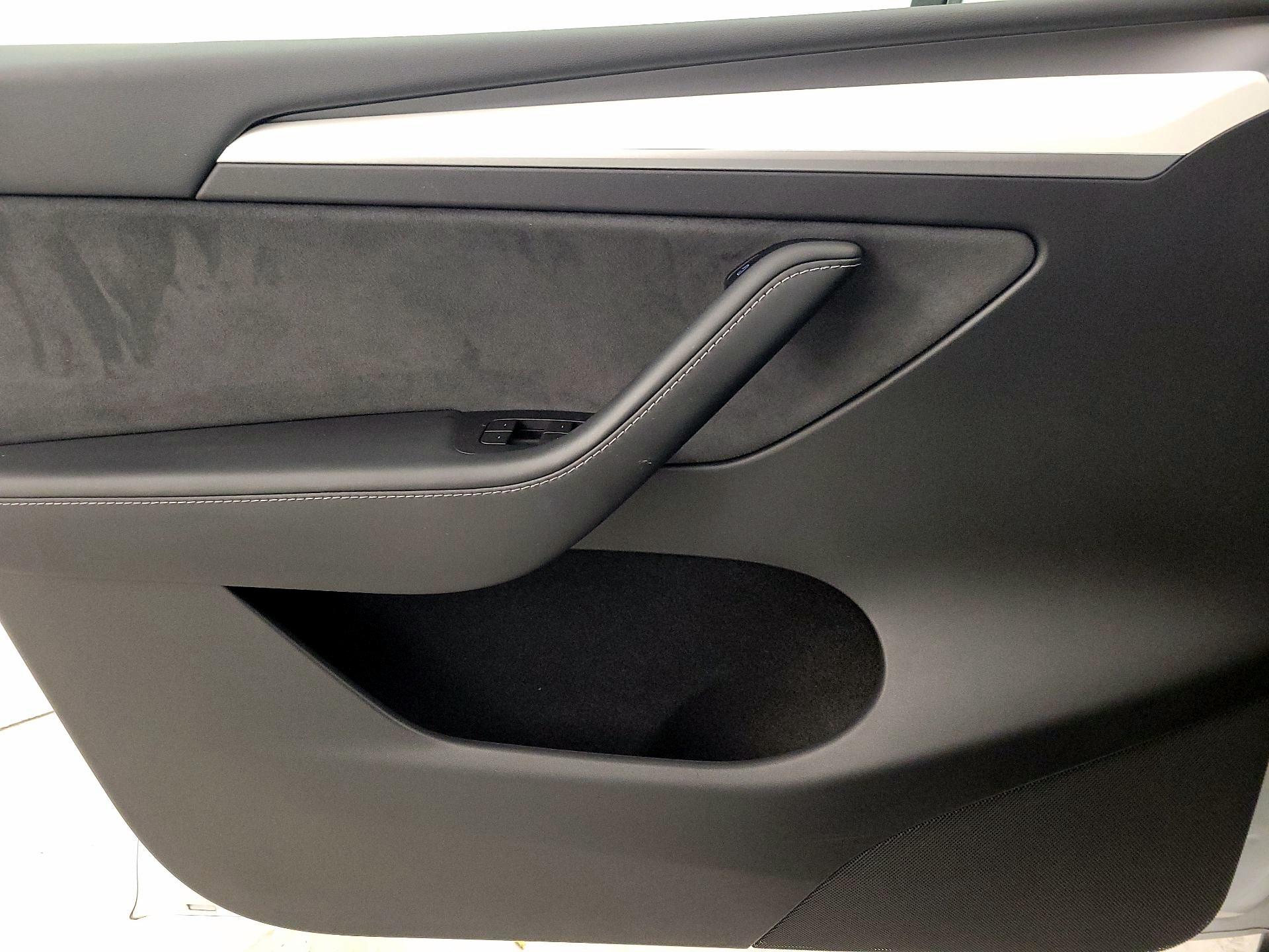 Thumbnail: 2022 Tesla Model Y - 12