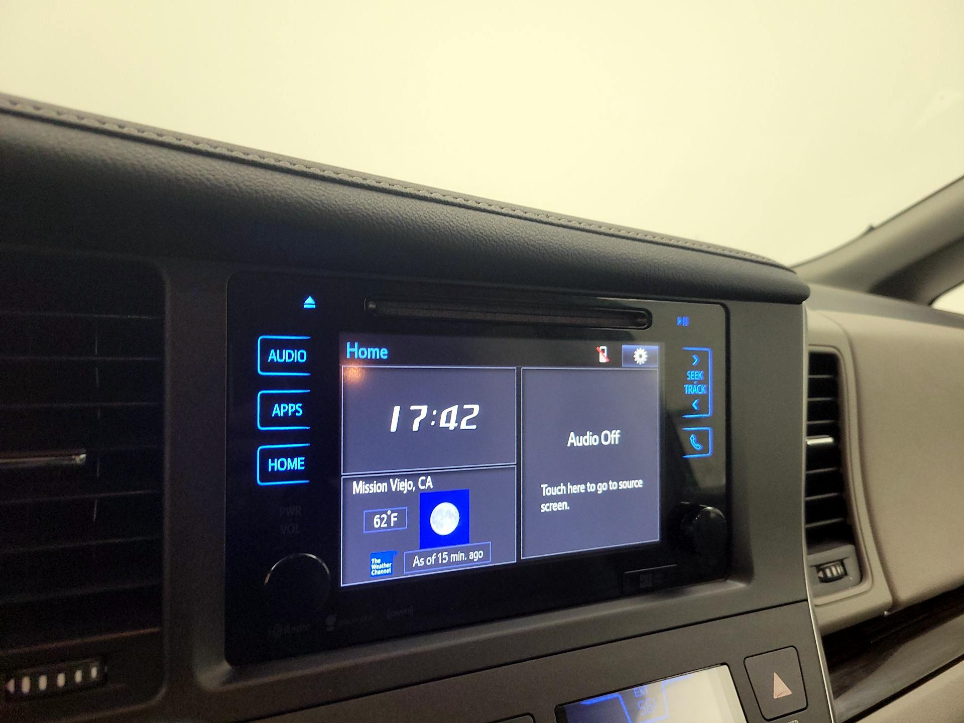 Thumbnail: 2017 Toyota Sienna - 15