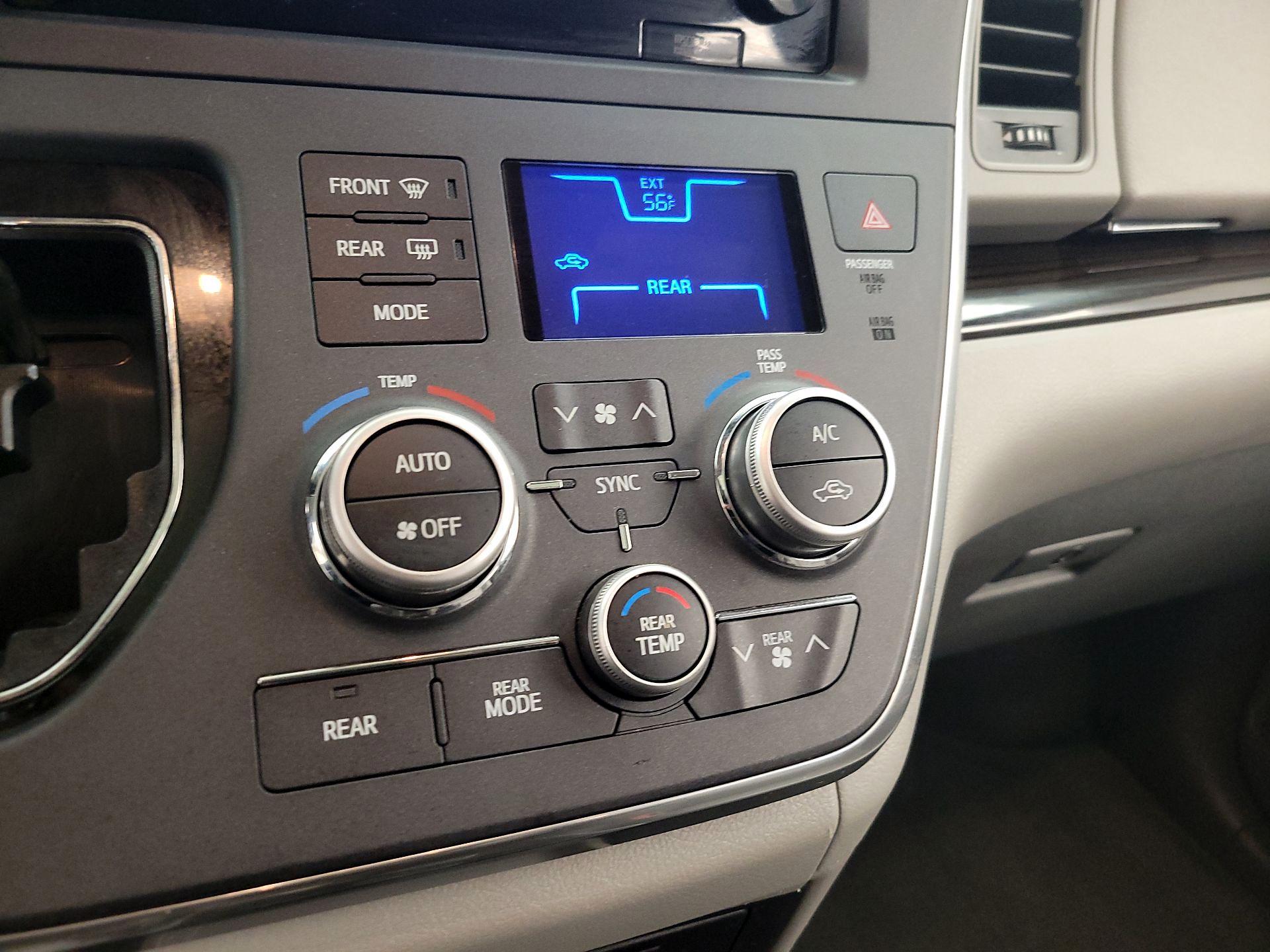 Thumbnail: 2017 Toyota Sienna - 16