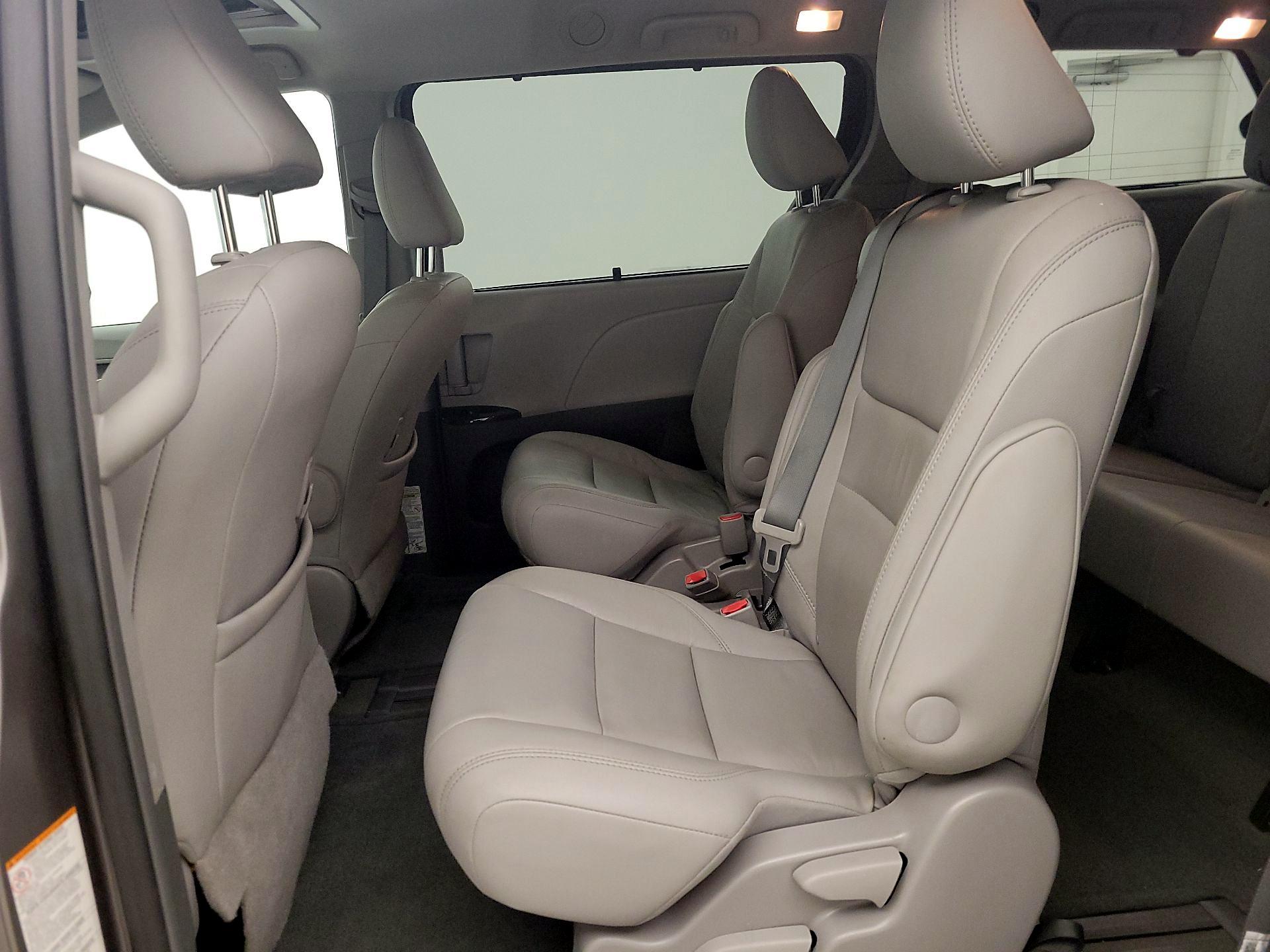 Thumbnail: 2017 Toyota Sienna - 20