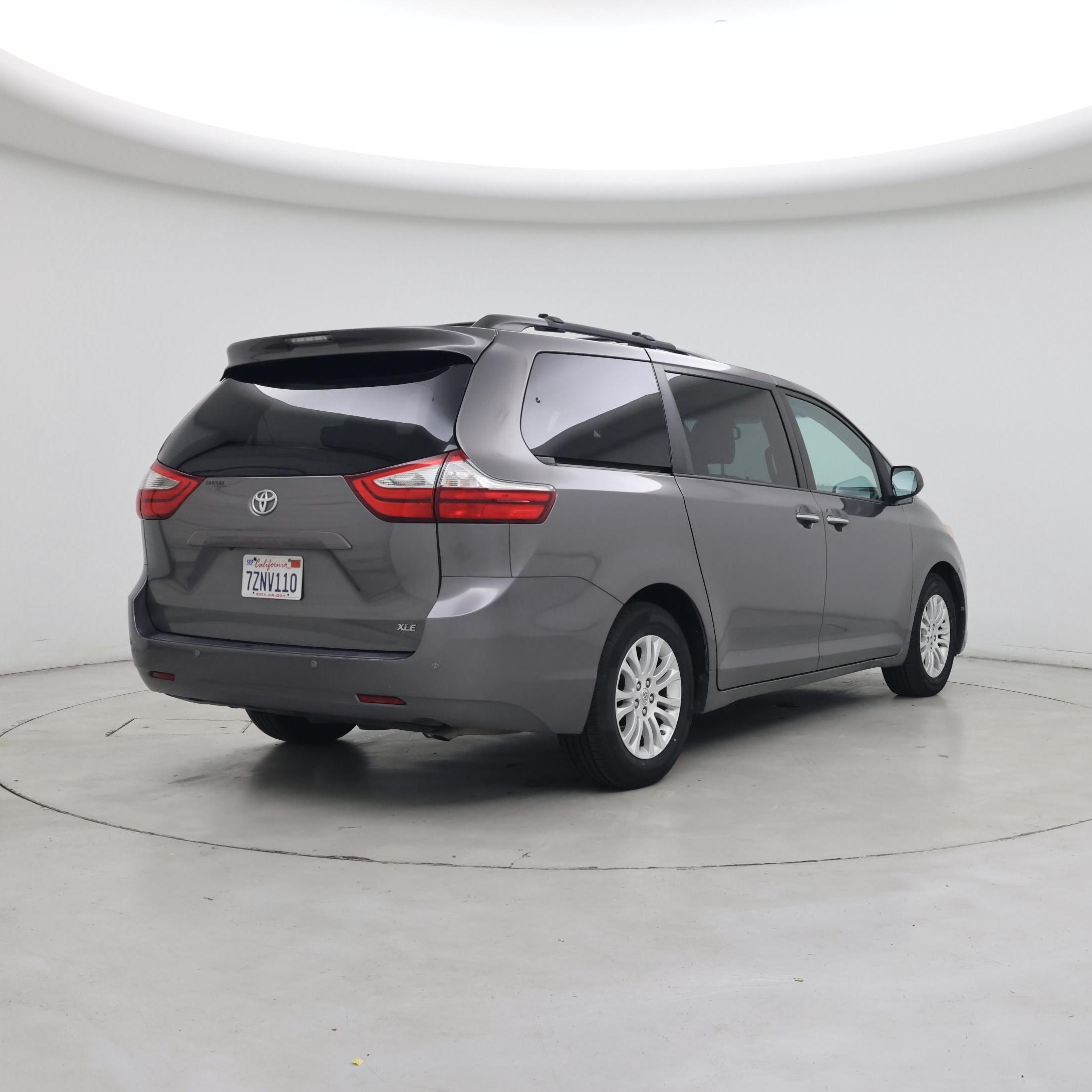 Thumbnail: 2017 Toyota Sienna - 8