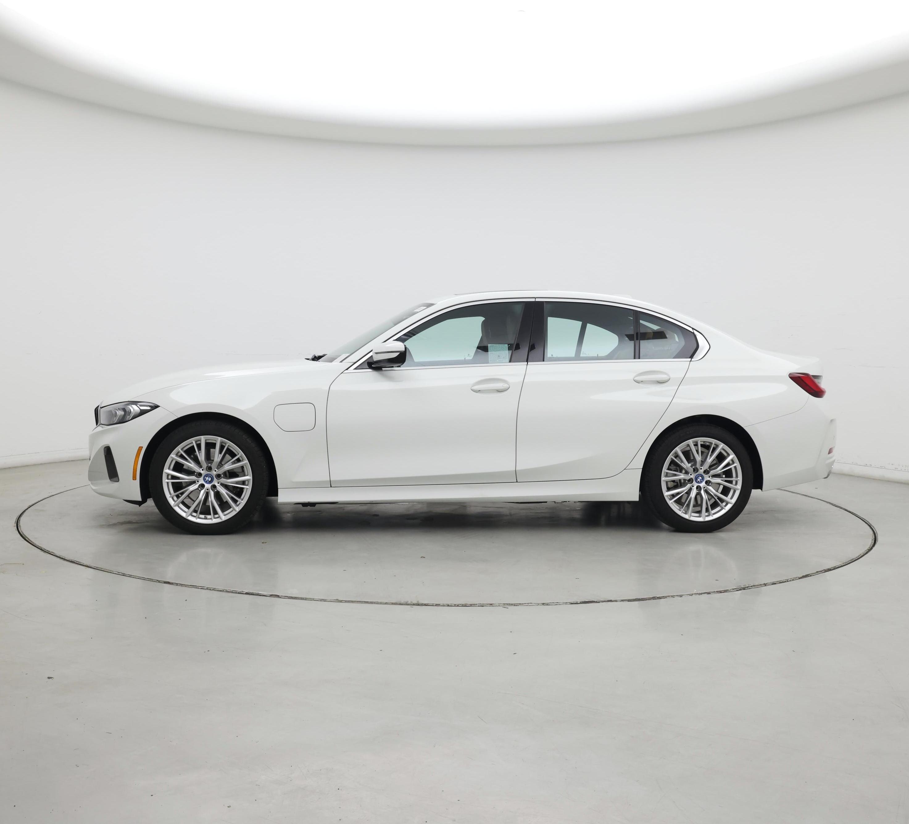 Thumbnail: 2024 BMW 3 Series - 3