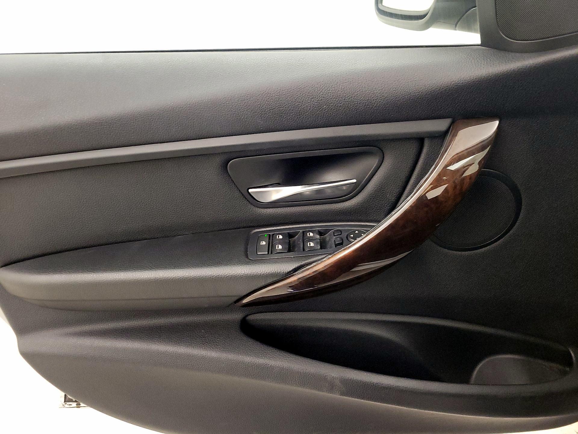 Thumbnail: 2015 BMW 3 Series - 12