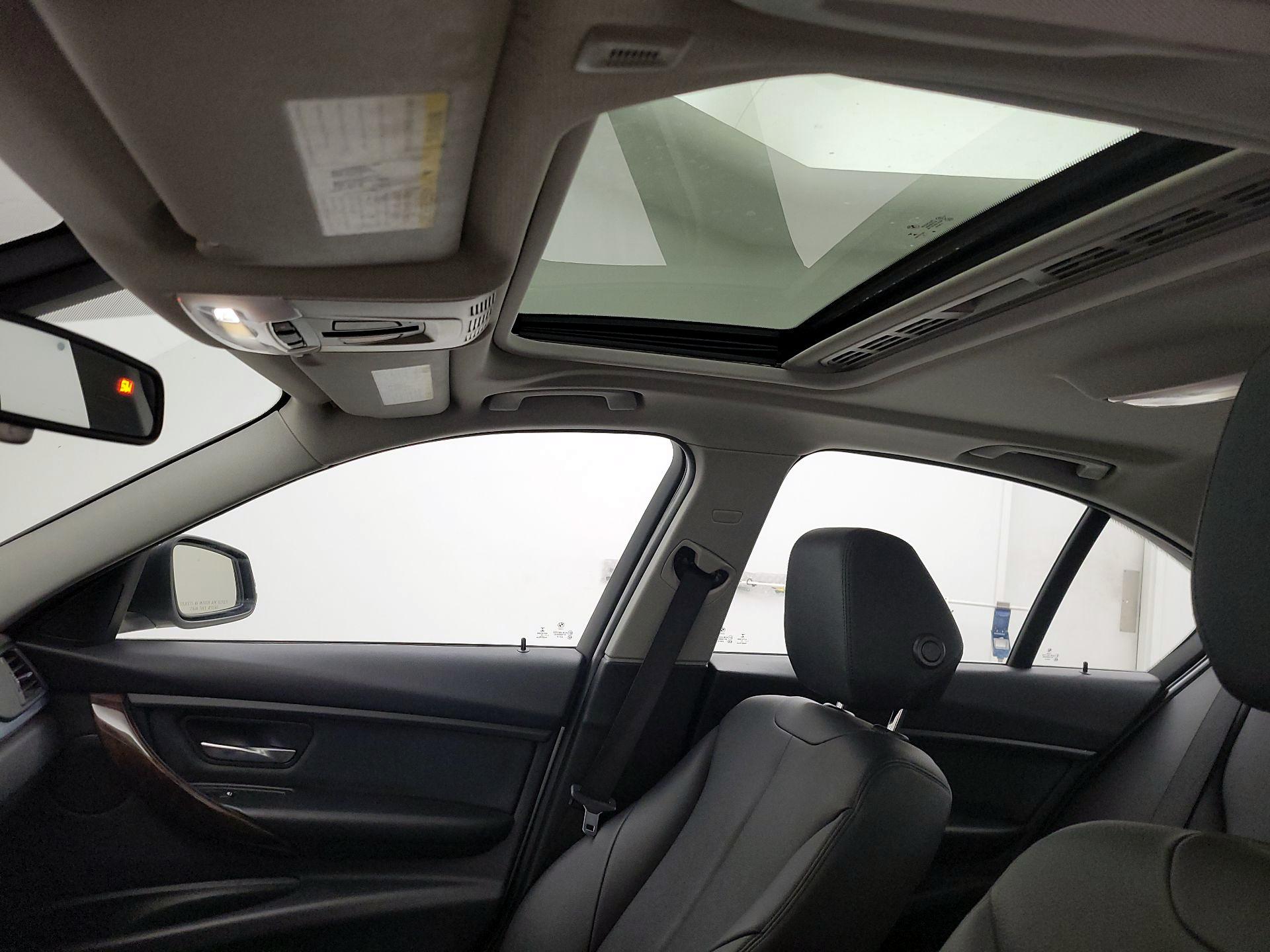 Thumbnail: 2015 BMW 3 Series - 18