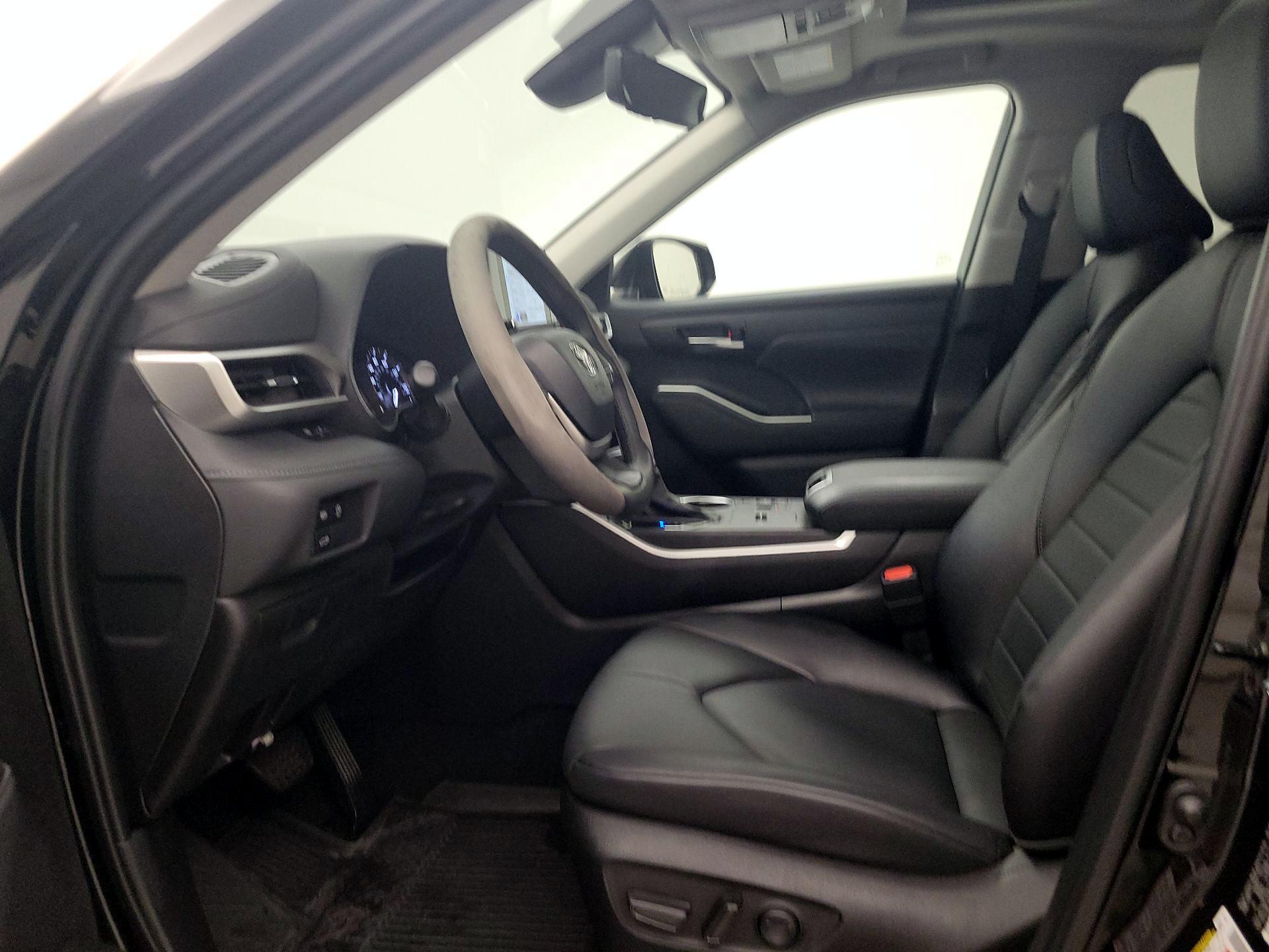 Thumbnail: 2024 Toyota Highlander - 11