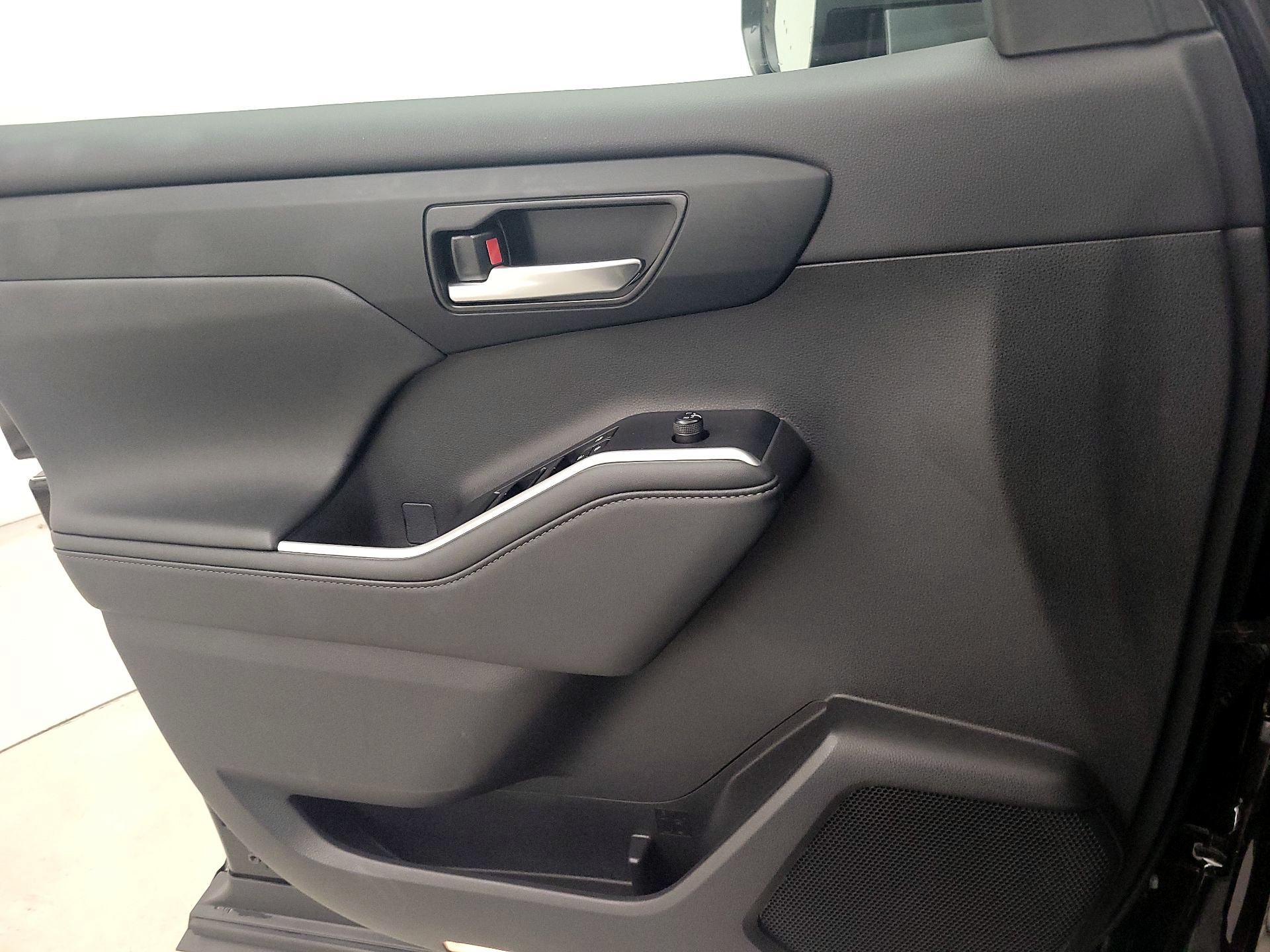 Thumbnail: 2024 Toyota Highlander - 12