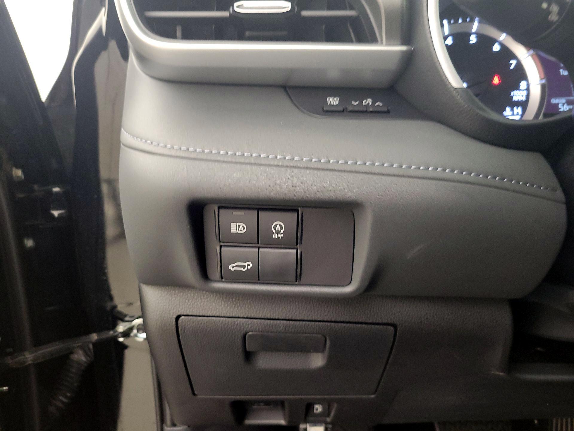 Thumbnail: 2024 Toyota Highlander - 13