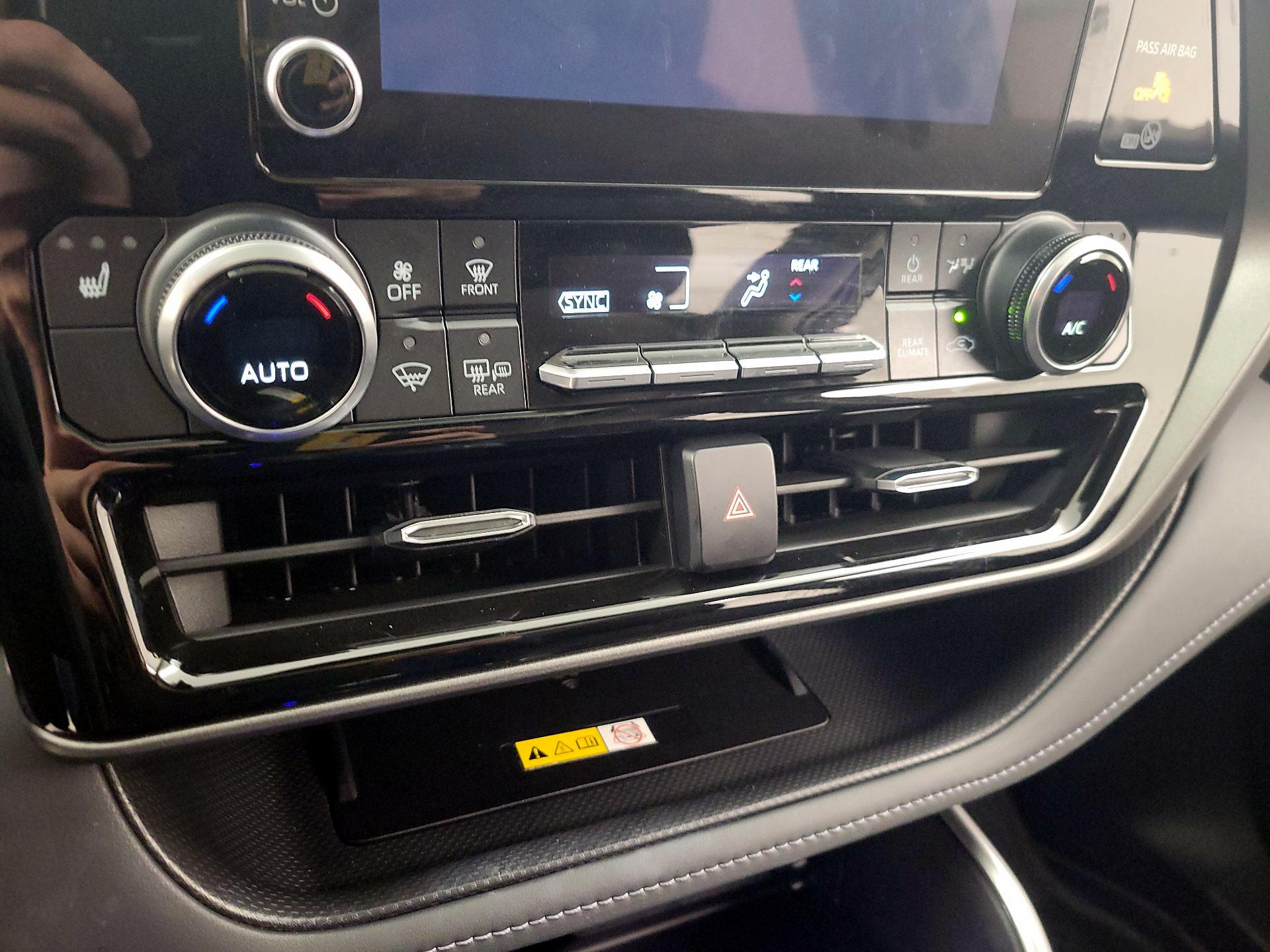 Thumbnail: 2024 Toyota Highlander - 16