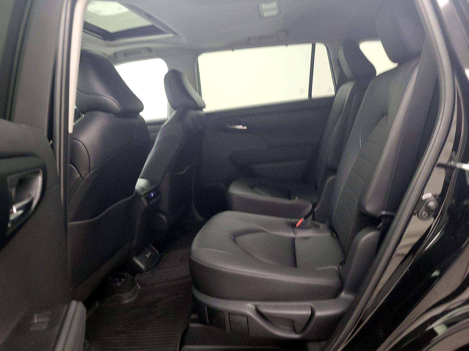 Thumbnail: 2024 Toyota Highlander - 20