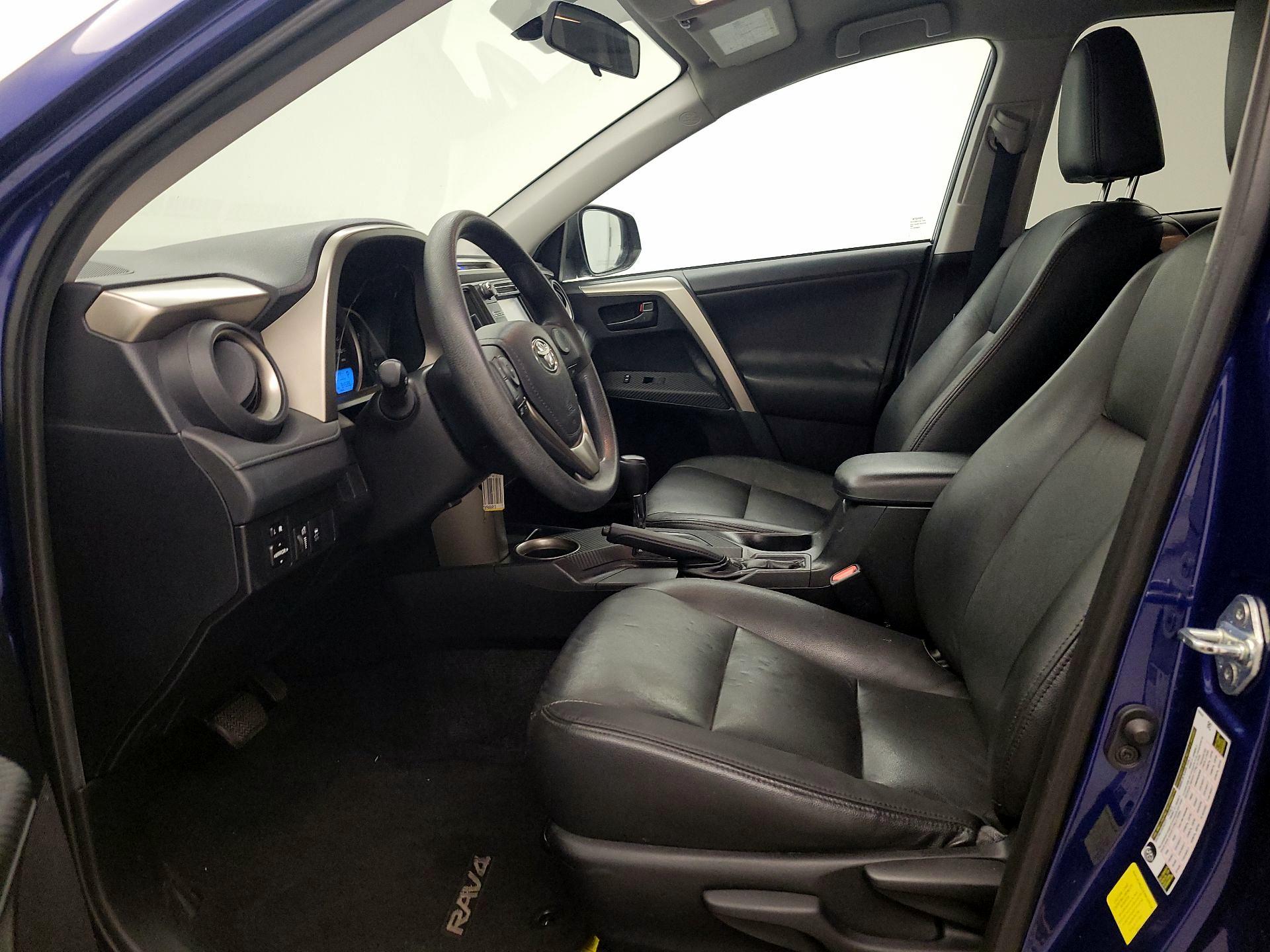 Thumbnail: 2015 Toyota RAV4 - 11