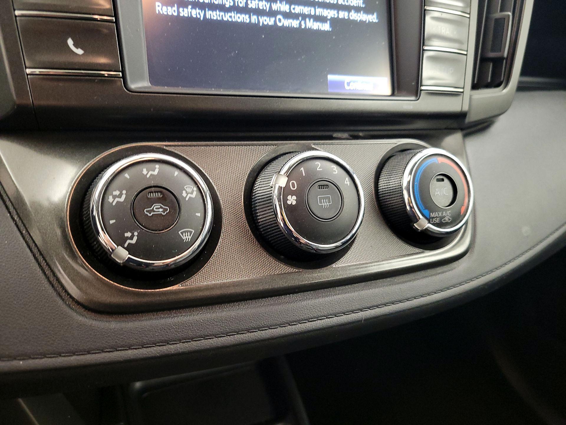 Thumbnail: 2015 Toyota RAV4 - 16