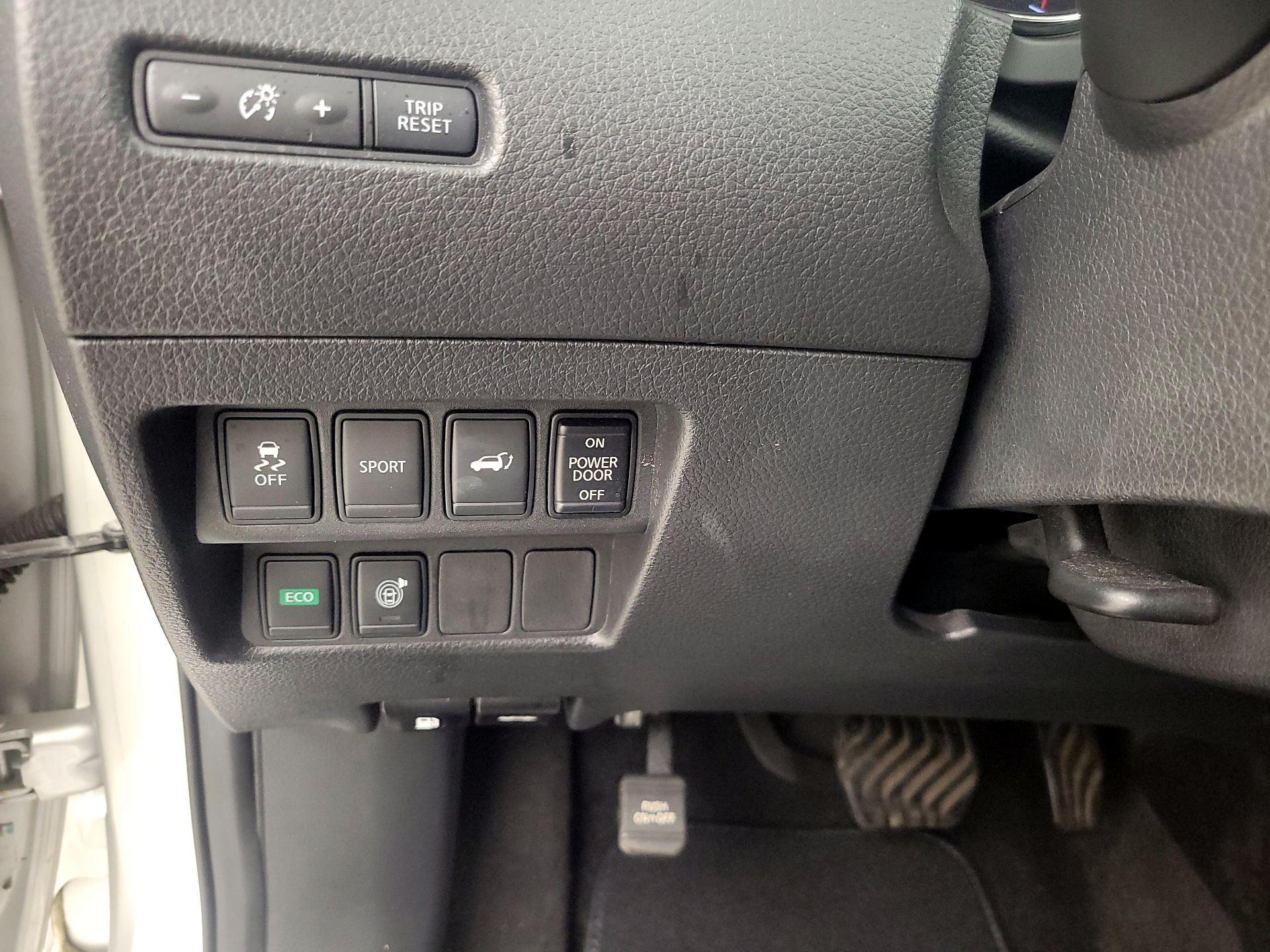 Thumbnail: 2016 Nissan Rogue - 13