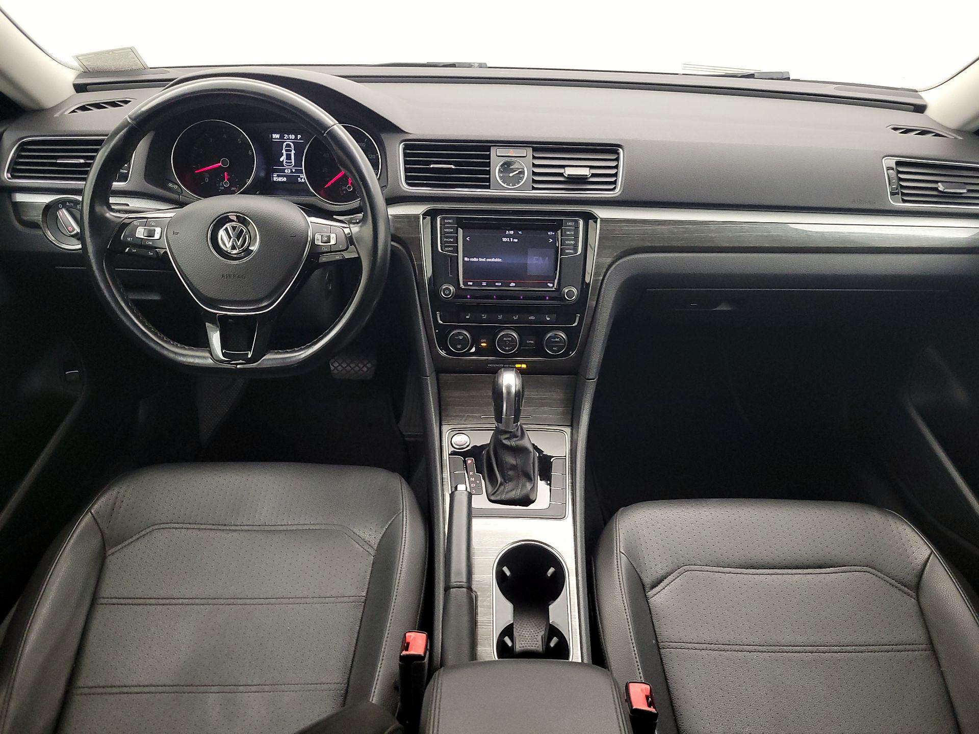 Thumbnail: 2017 Volkswagen Passat - 9