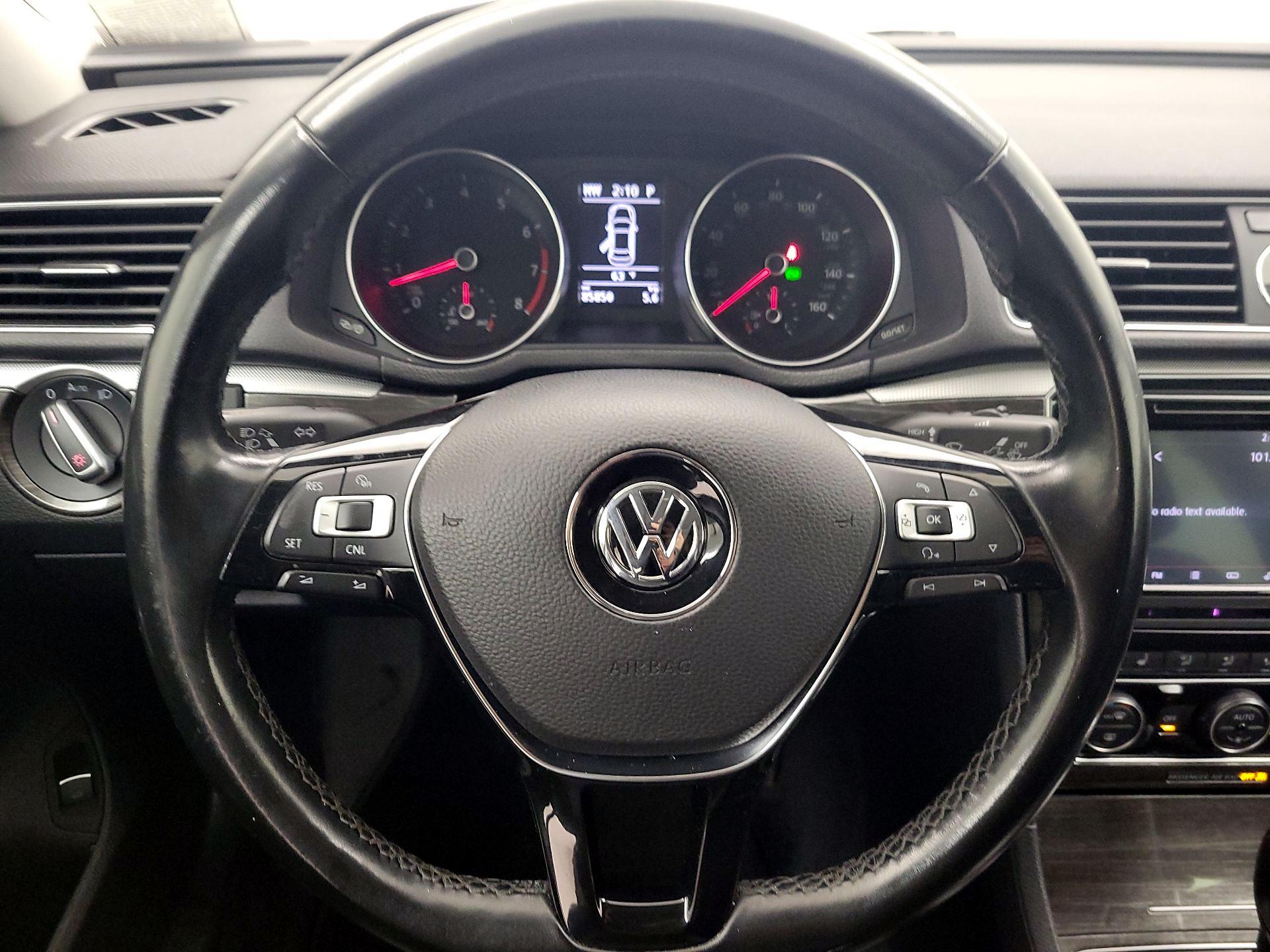 Thumbnail: 2017 Volkswagen Passat - 10